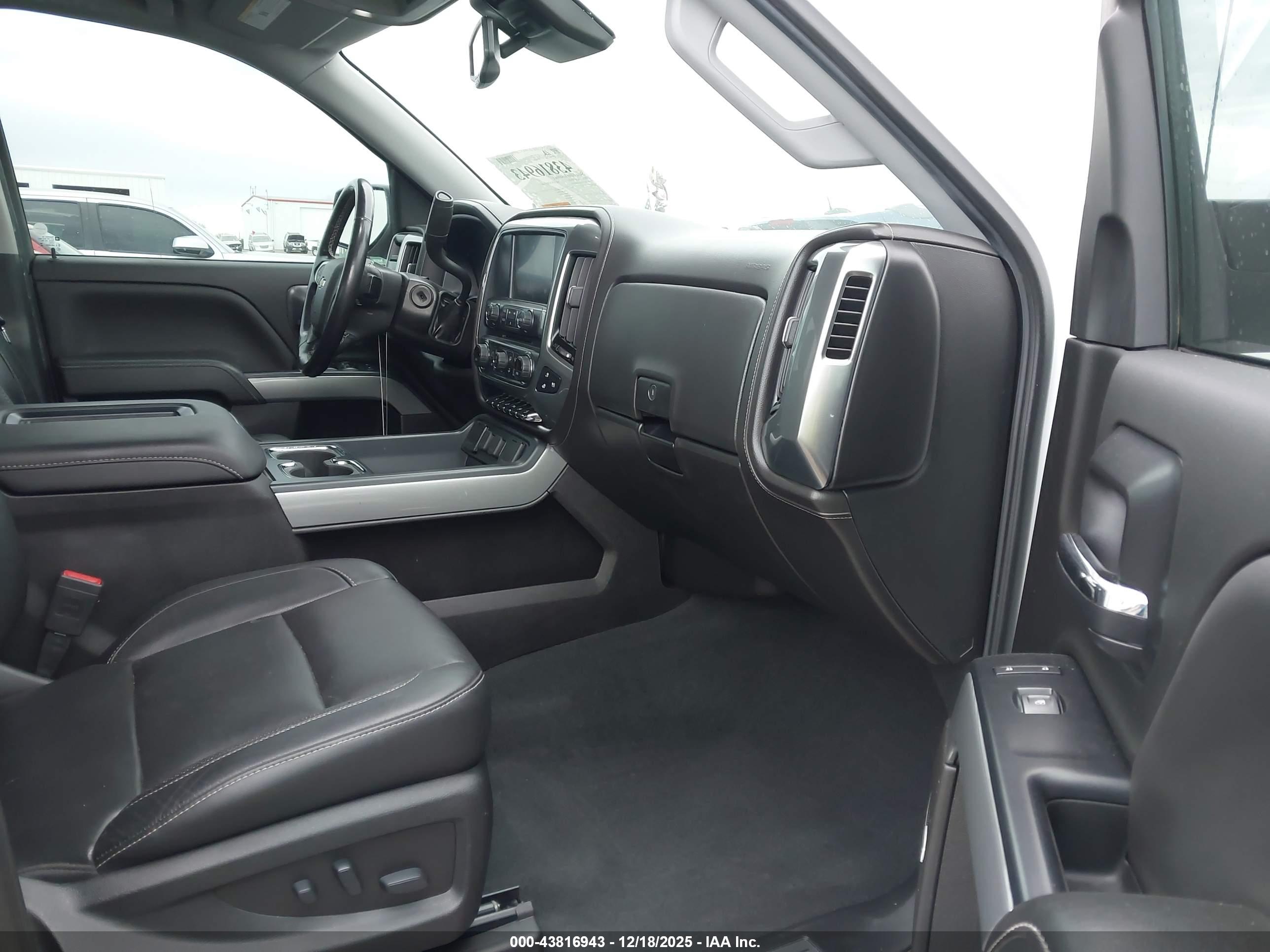 CHEVROLET SILVERADO image 5