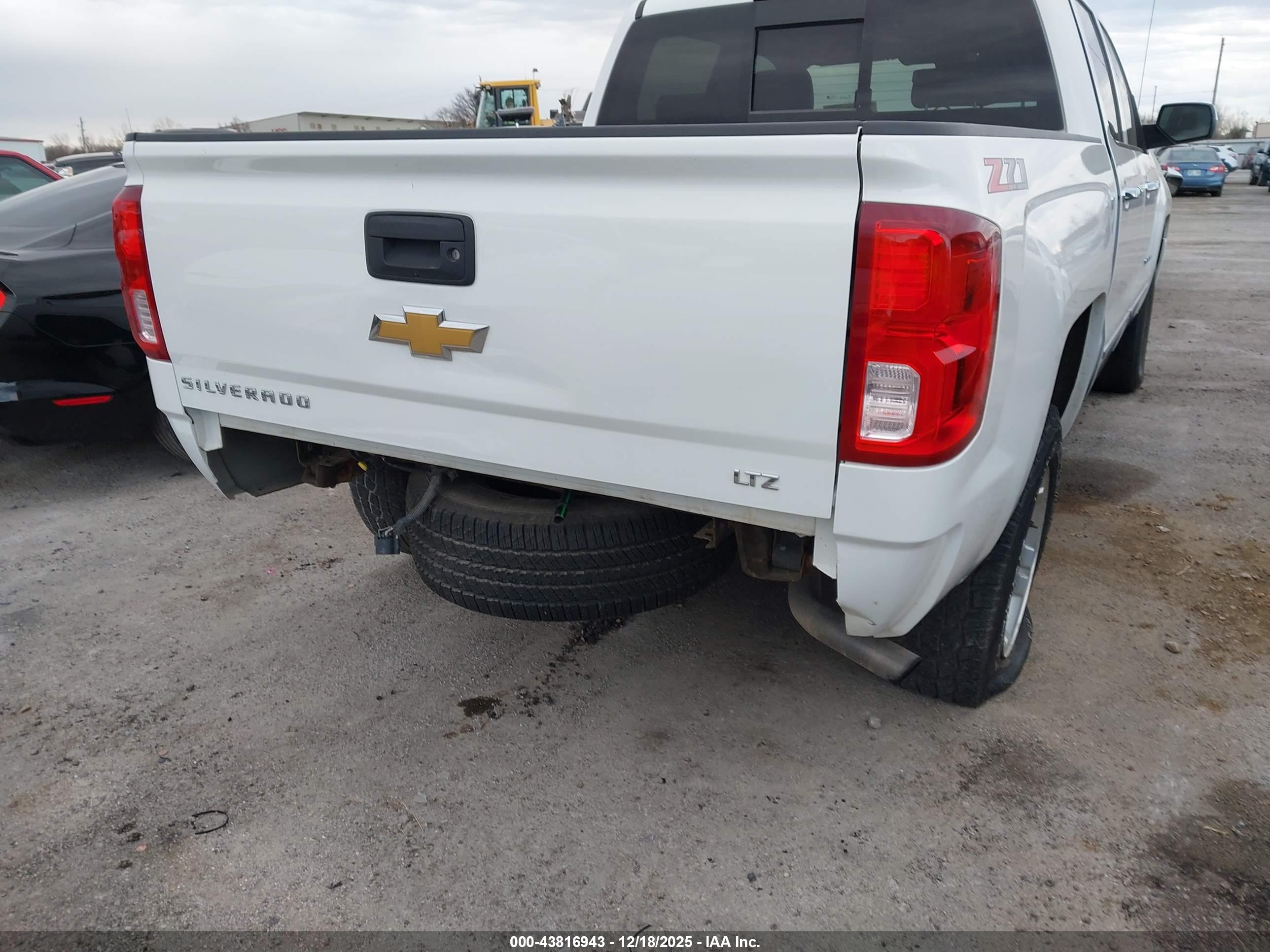 CHEVROLET SILVERADO image 6