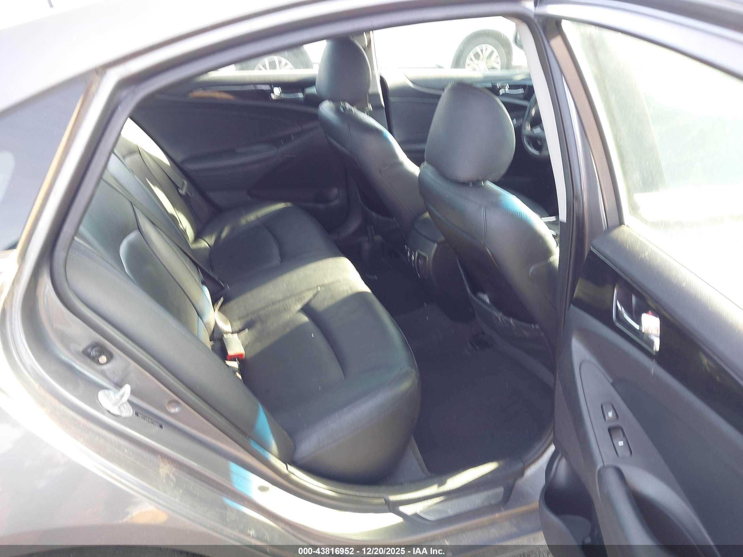 HYUNDAI SONATA image 8