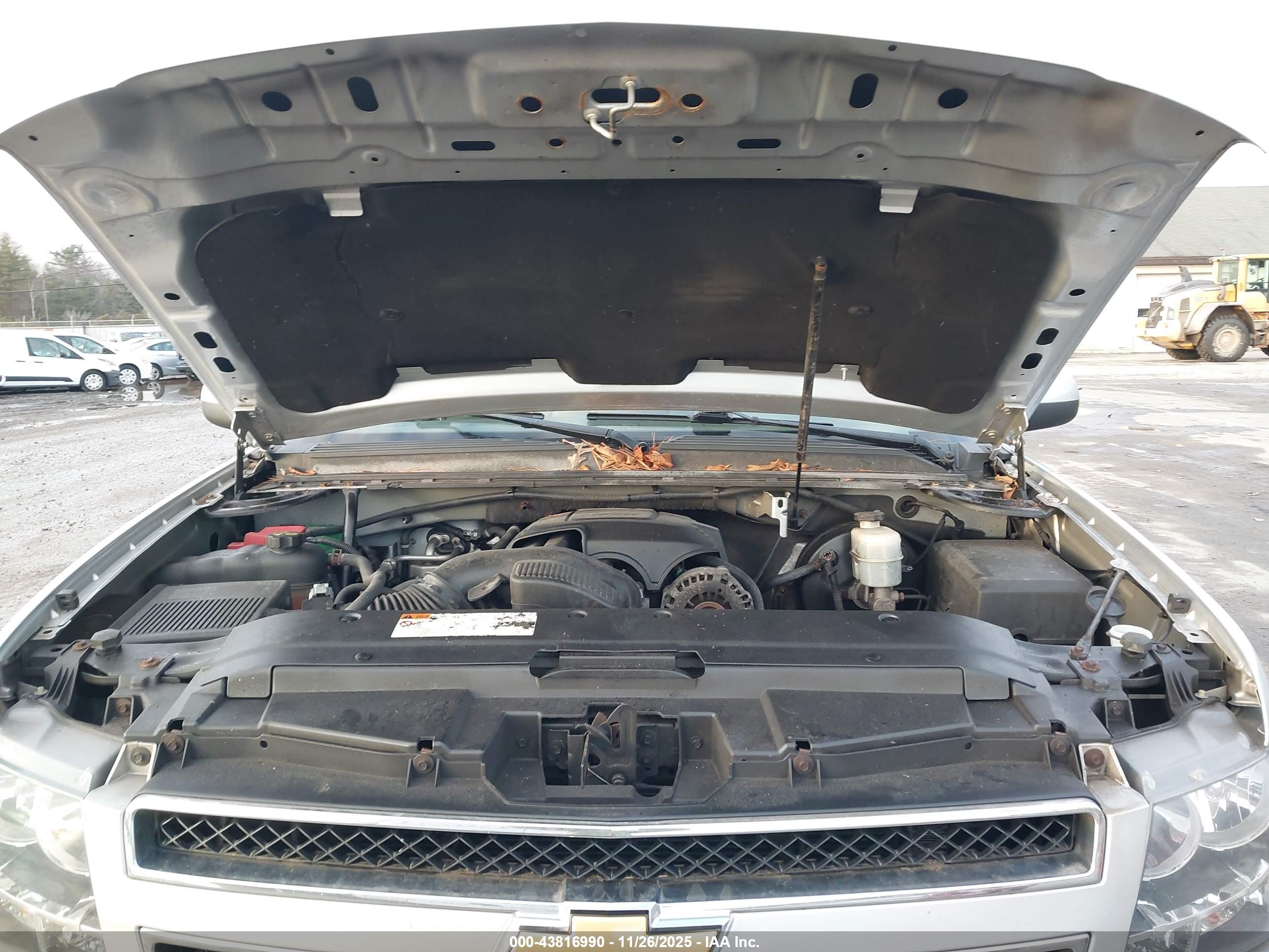 CHEVROLET SUBURBAN image 10