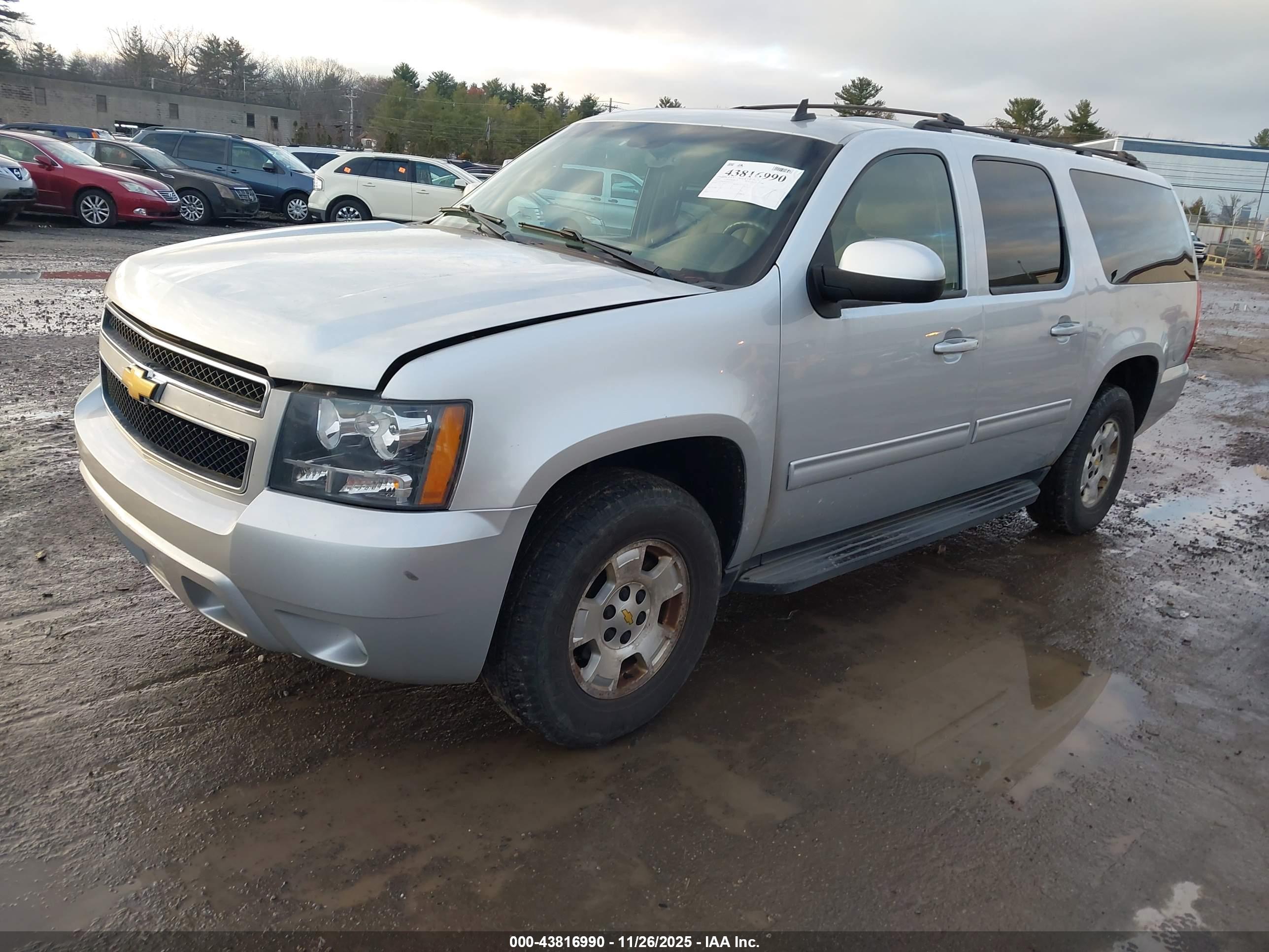 CHEVROLET SUBURBAN image 2