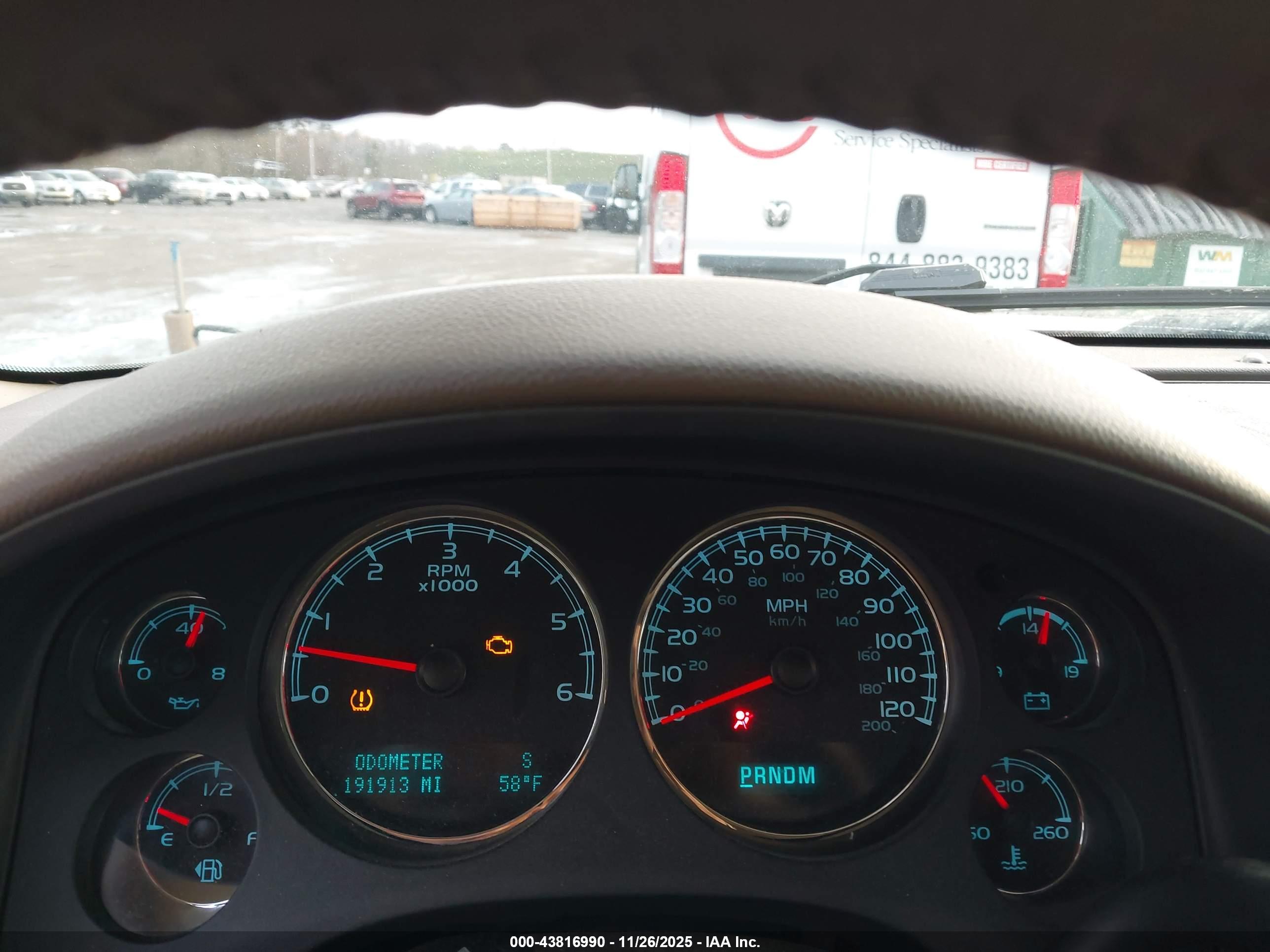 CHEVROLET SUBURBAN image 7