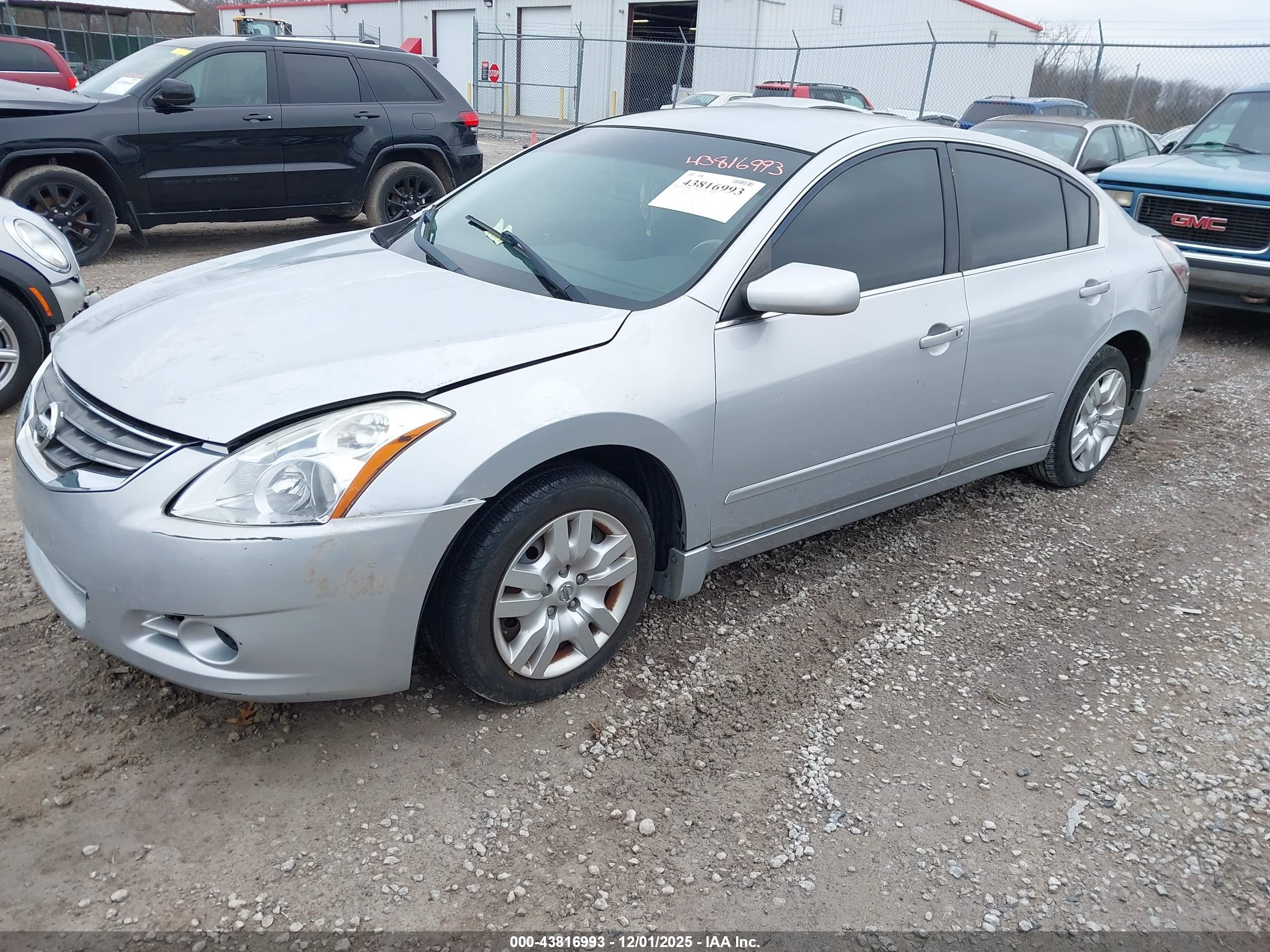 NISSAN ALTIMA image 2