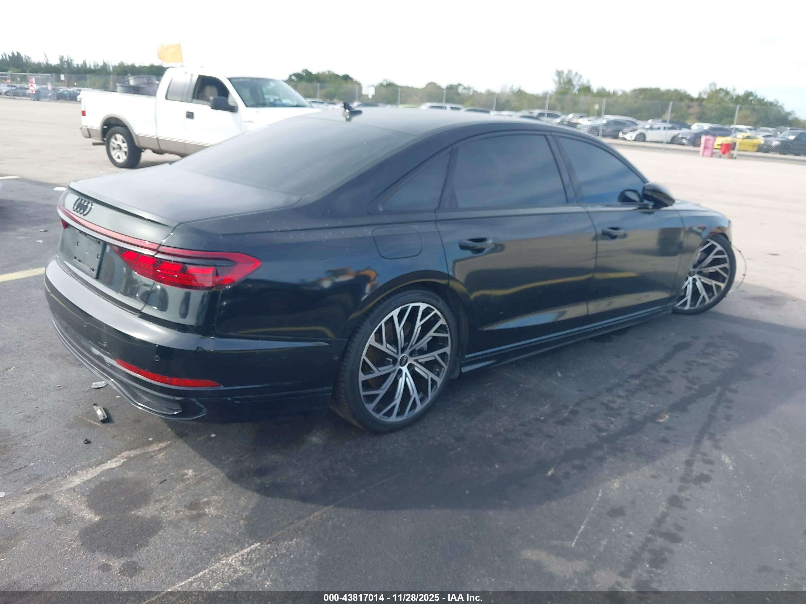 AUDI A8 image 4