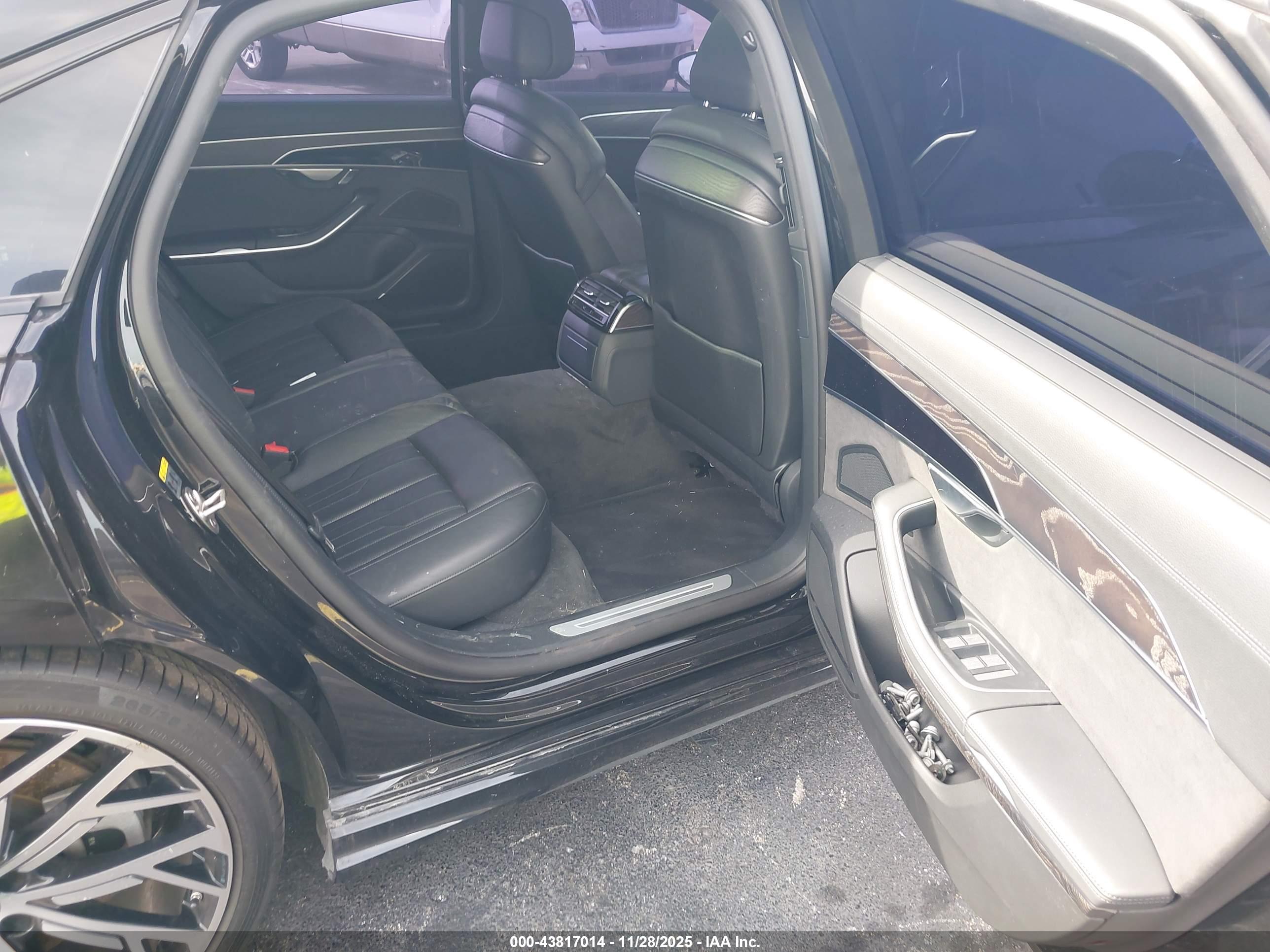 AUDI A8 image 8