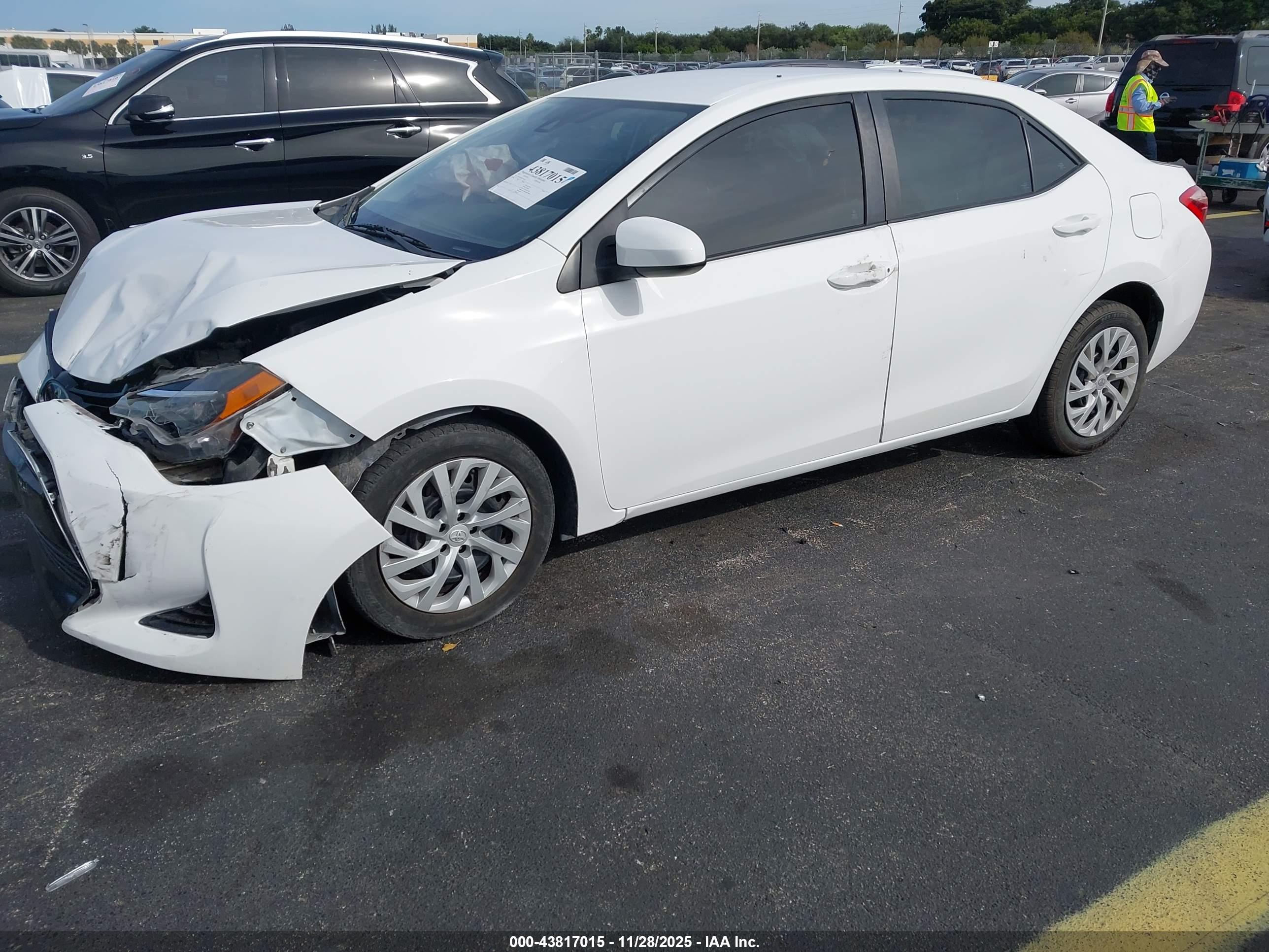 TOYOTA COROLLA image 2
