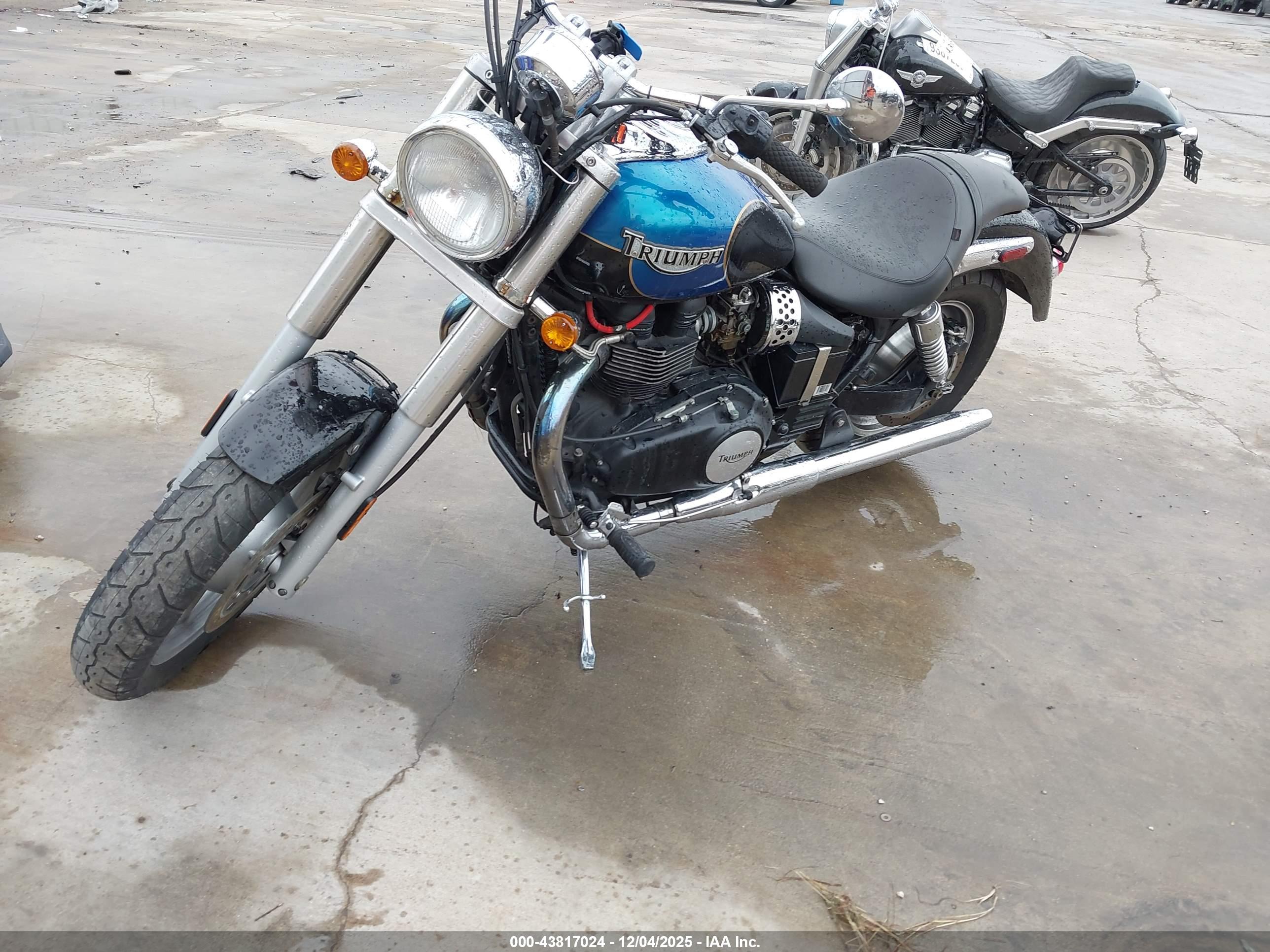 TRIUMPH MOTORCYCLE image 2