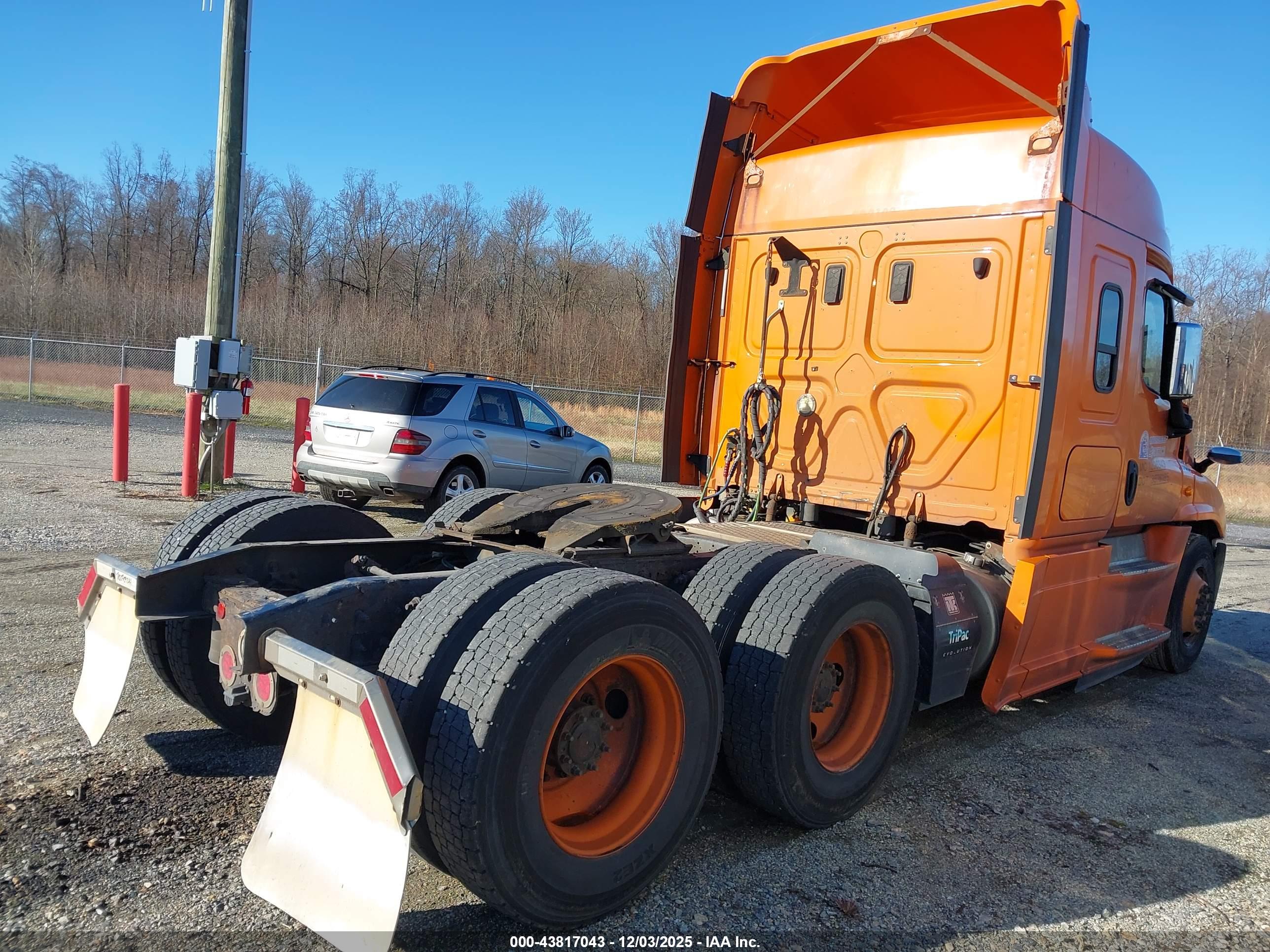 FREIGHTLINER CASCADIA image 3