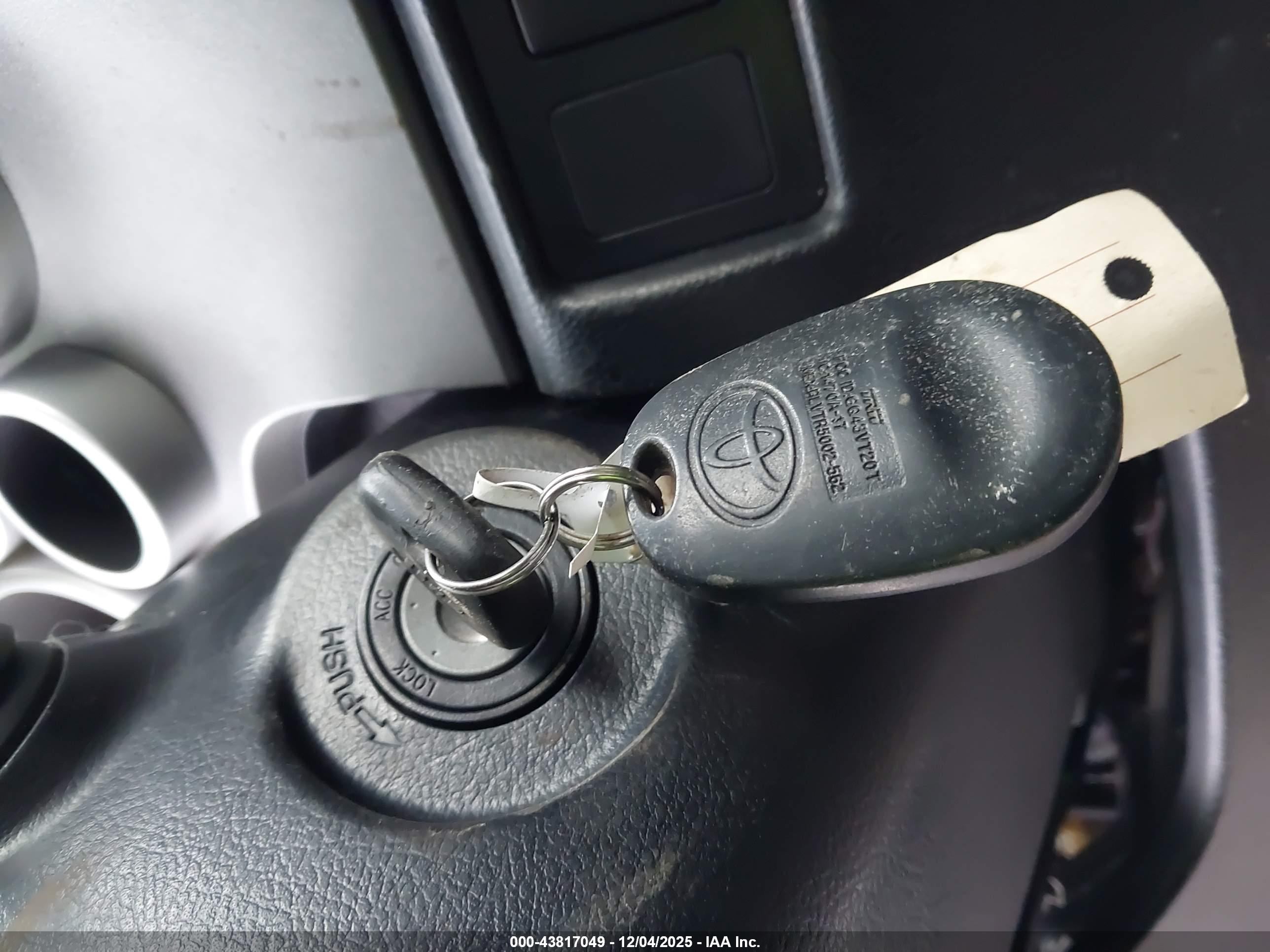 TOYOTA TUNDRA image 11