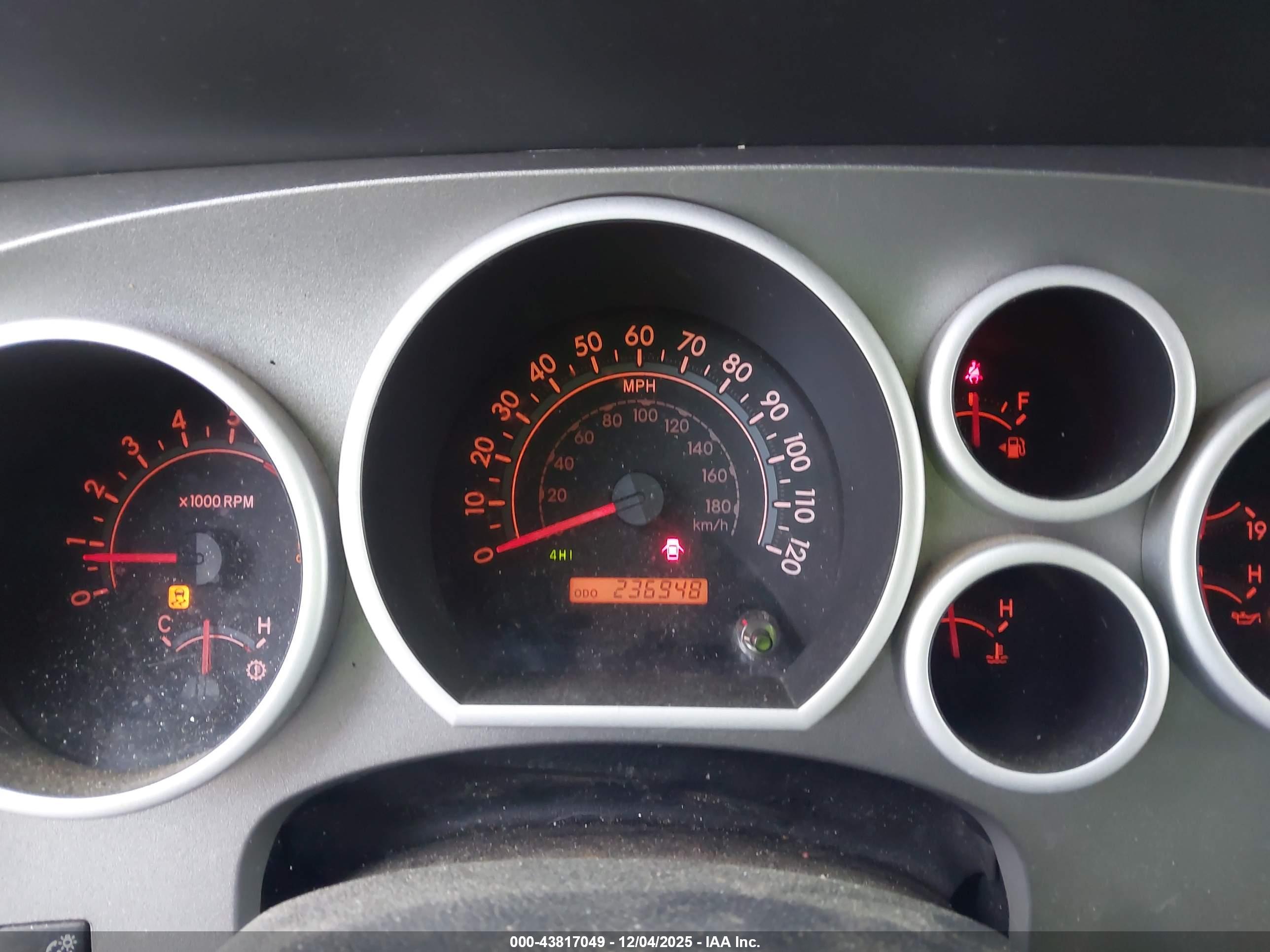 TOYOTA TUNDRA image 7