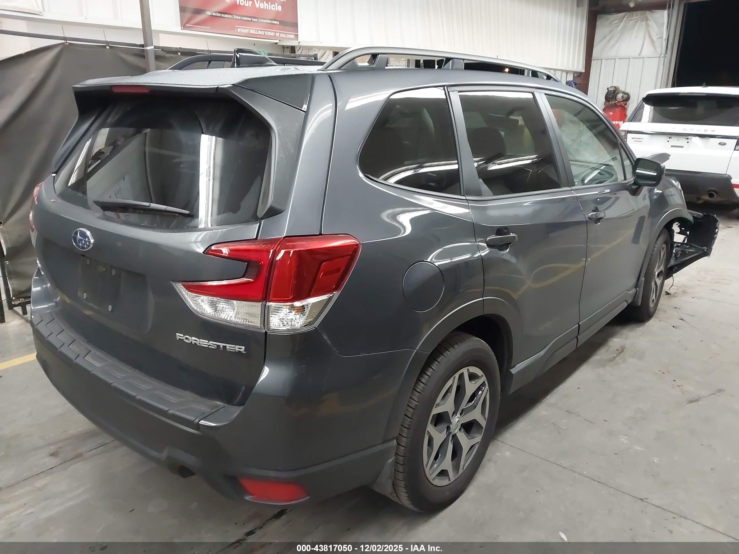 SUBARU FORESTER image 4
