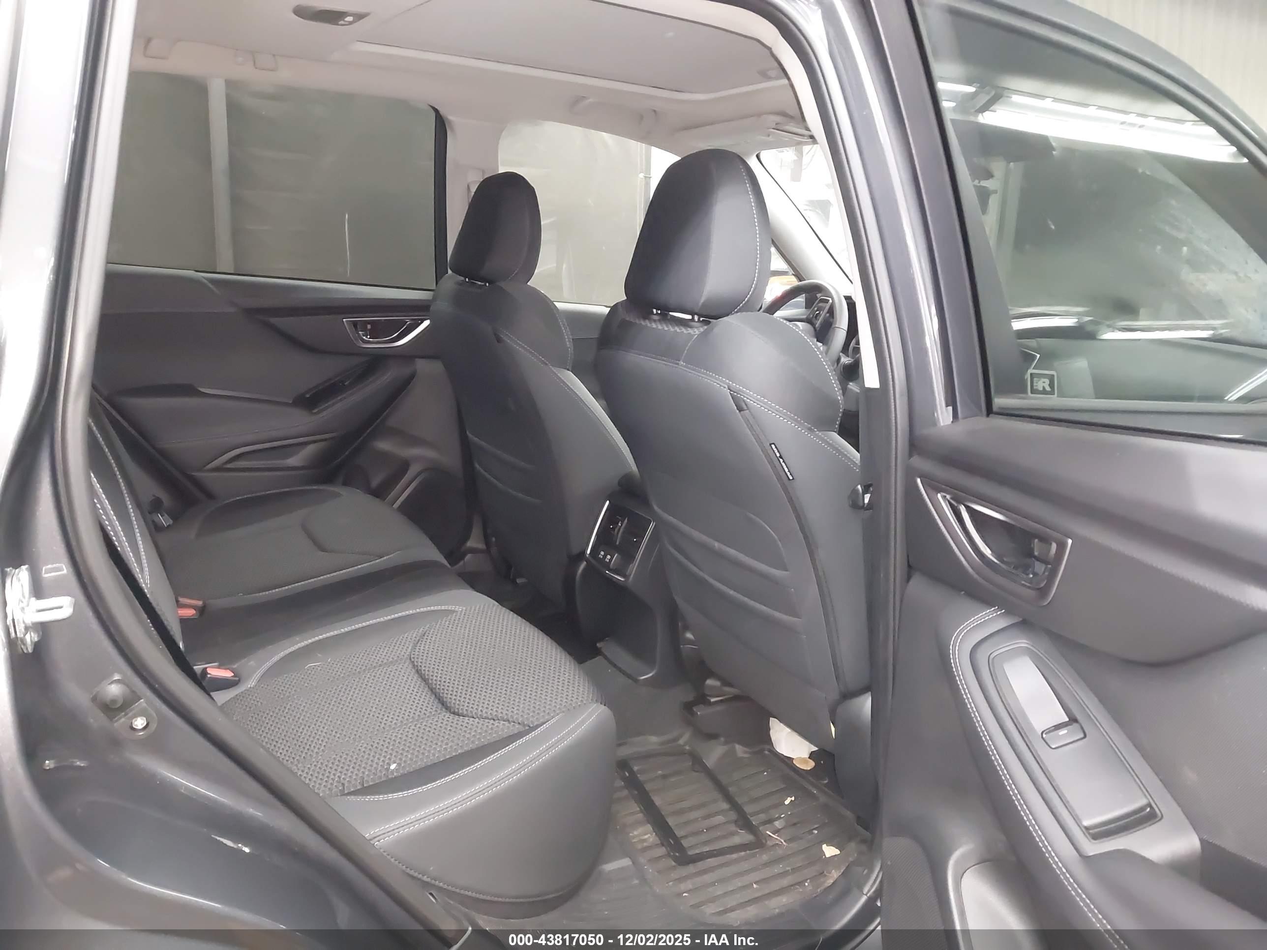SUBARU FORESTER image 8