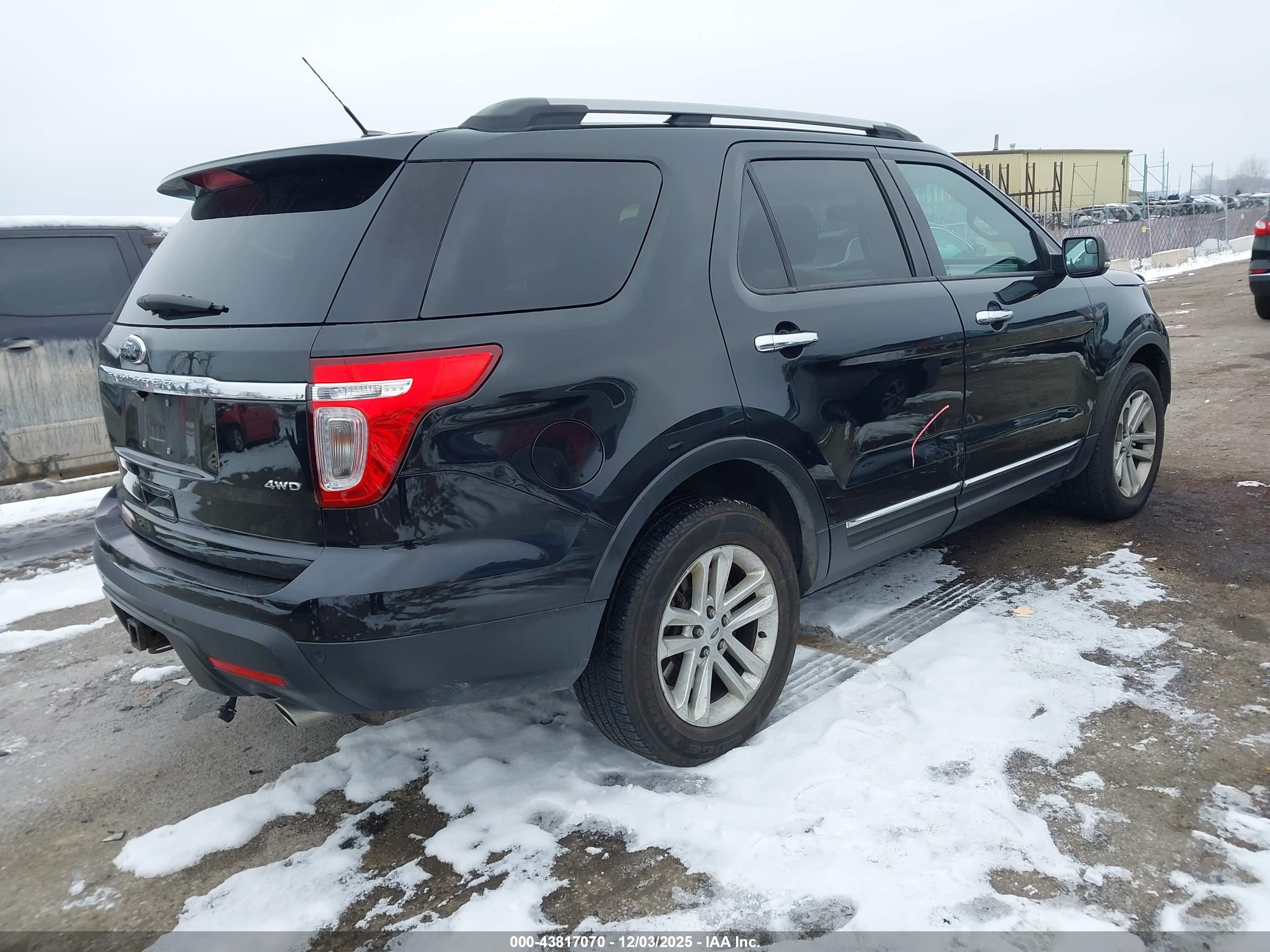 FORD EXPLORER image 4