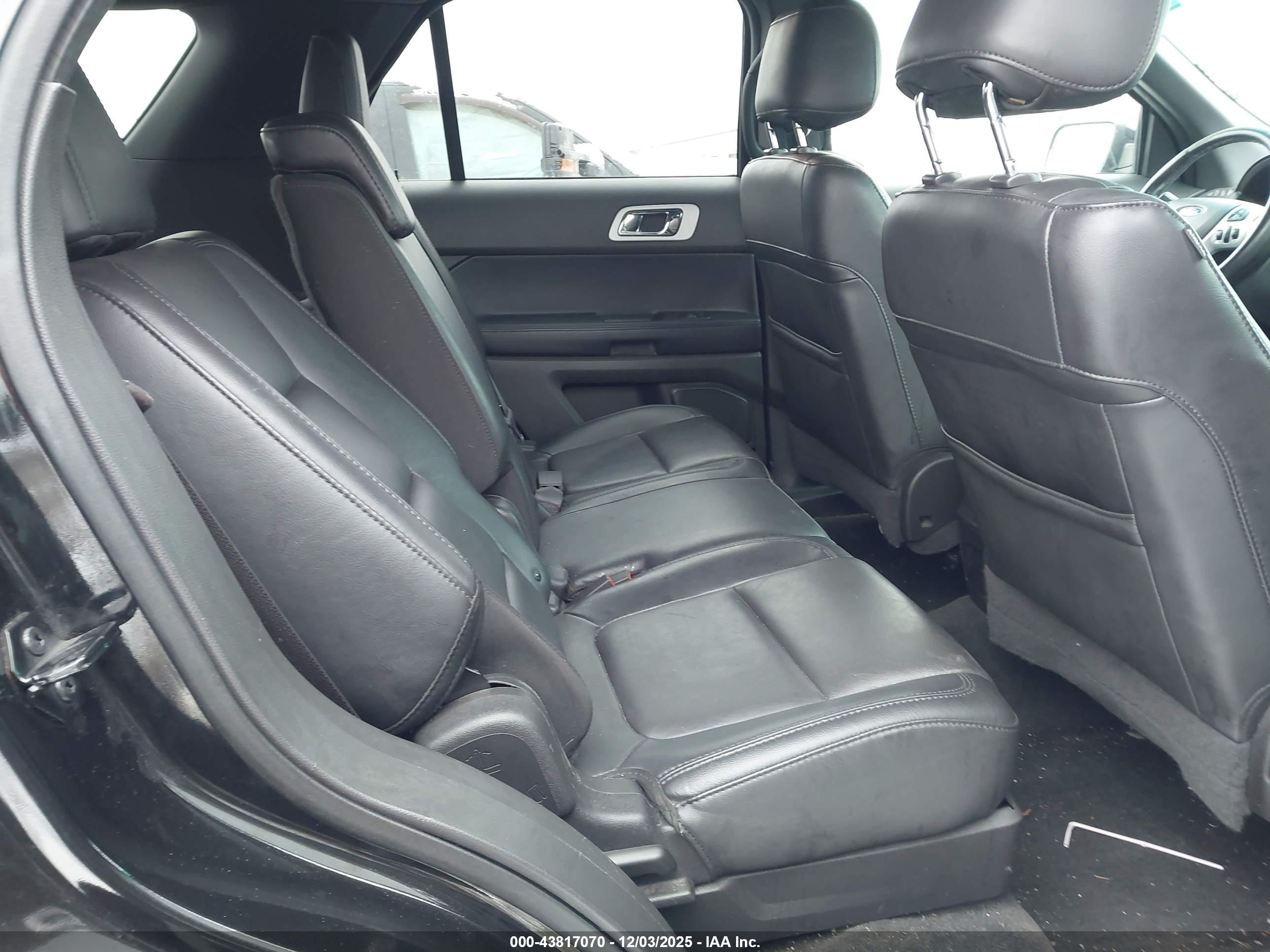 FORD EXPLORER image 8