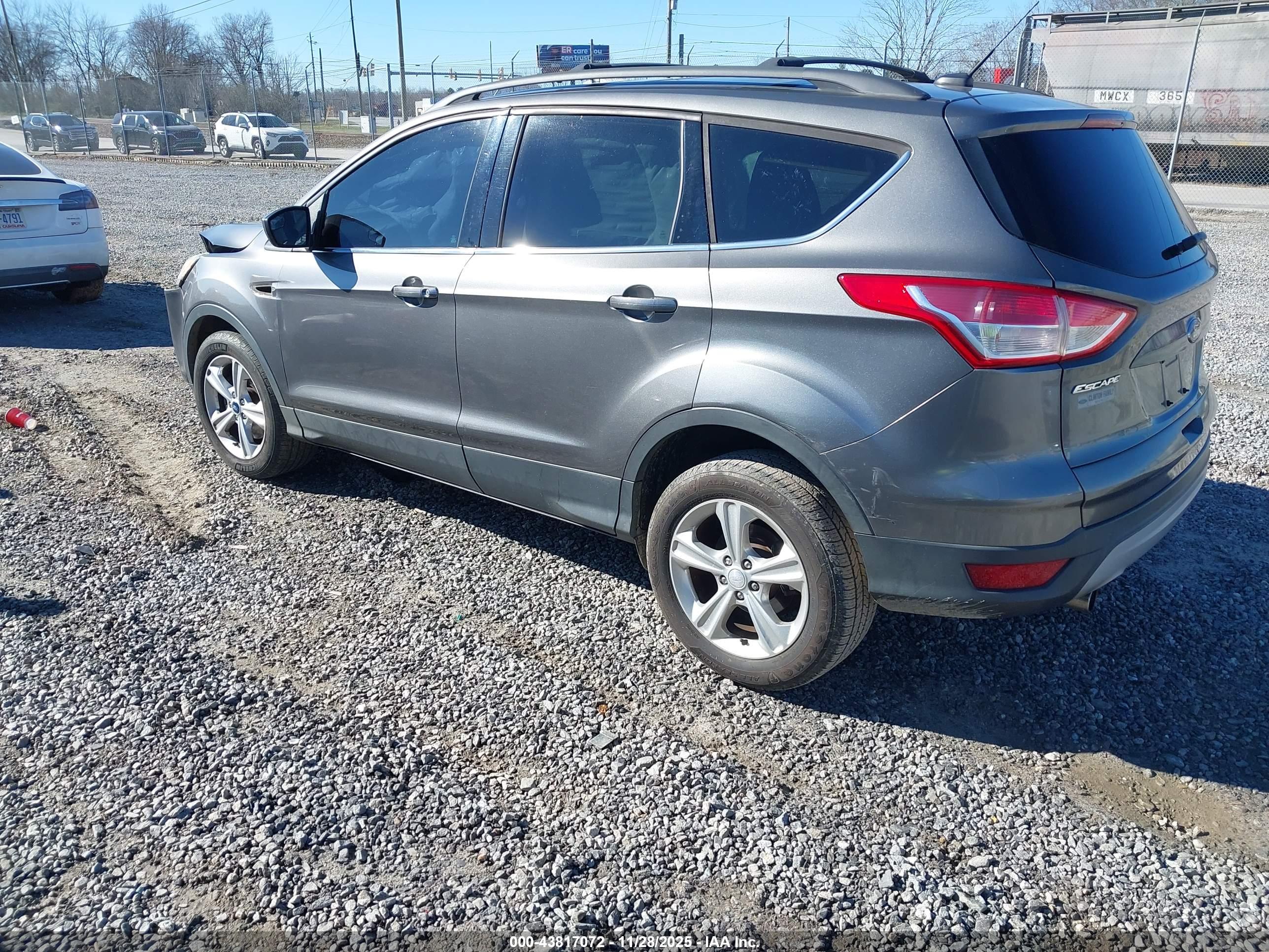 FORD ESCAPE image 3