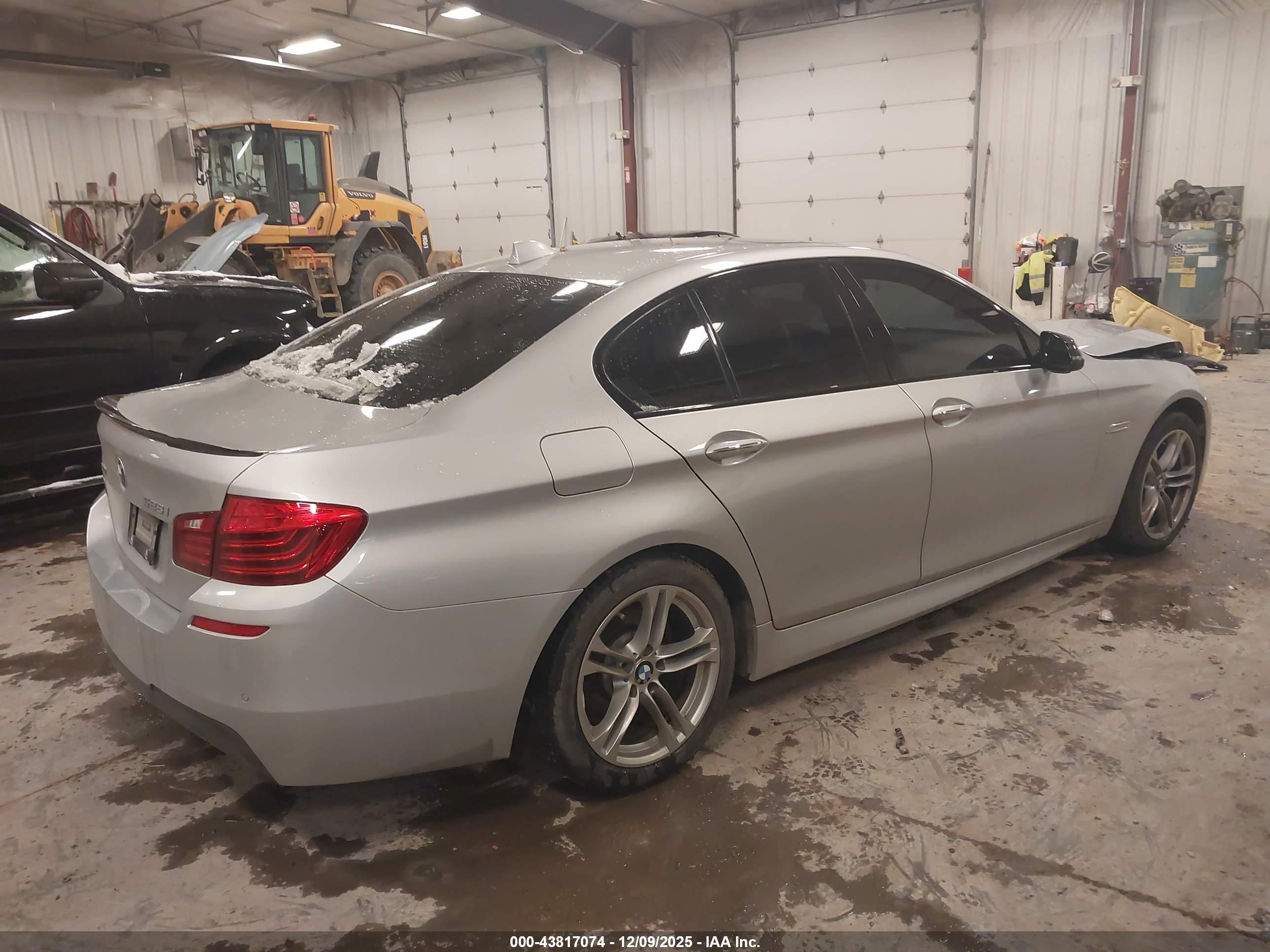 BMW 528I image 4