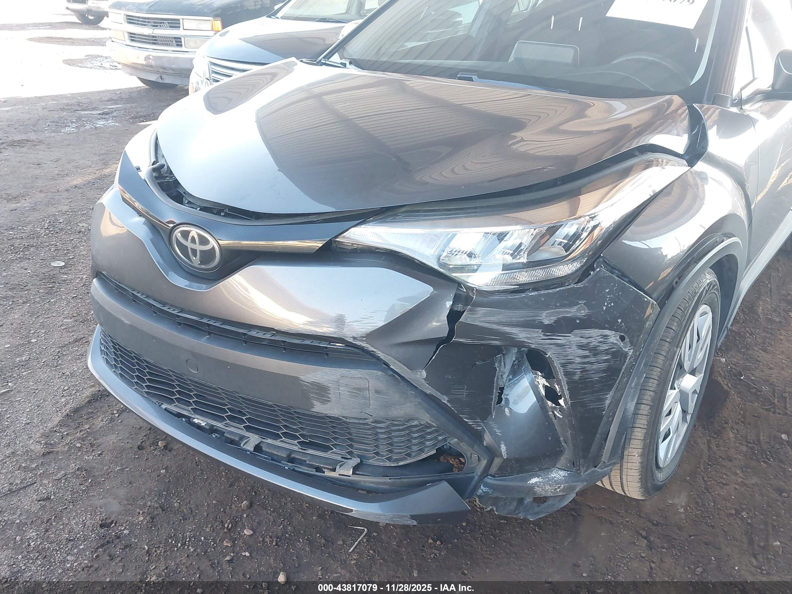 TOYOTA C-HR image 6
