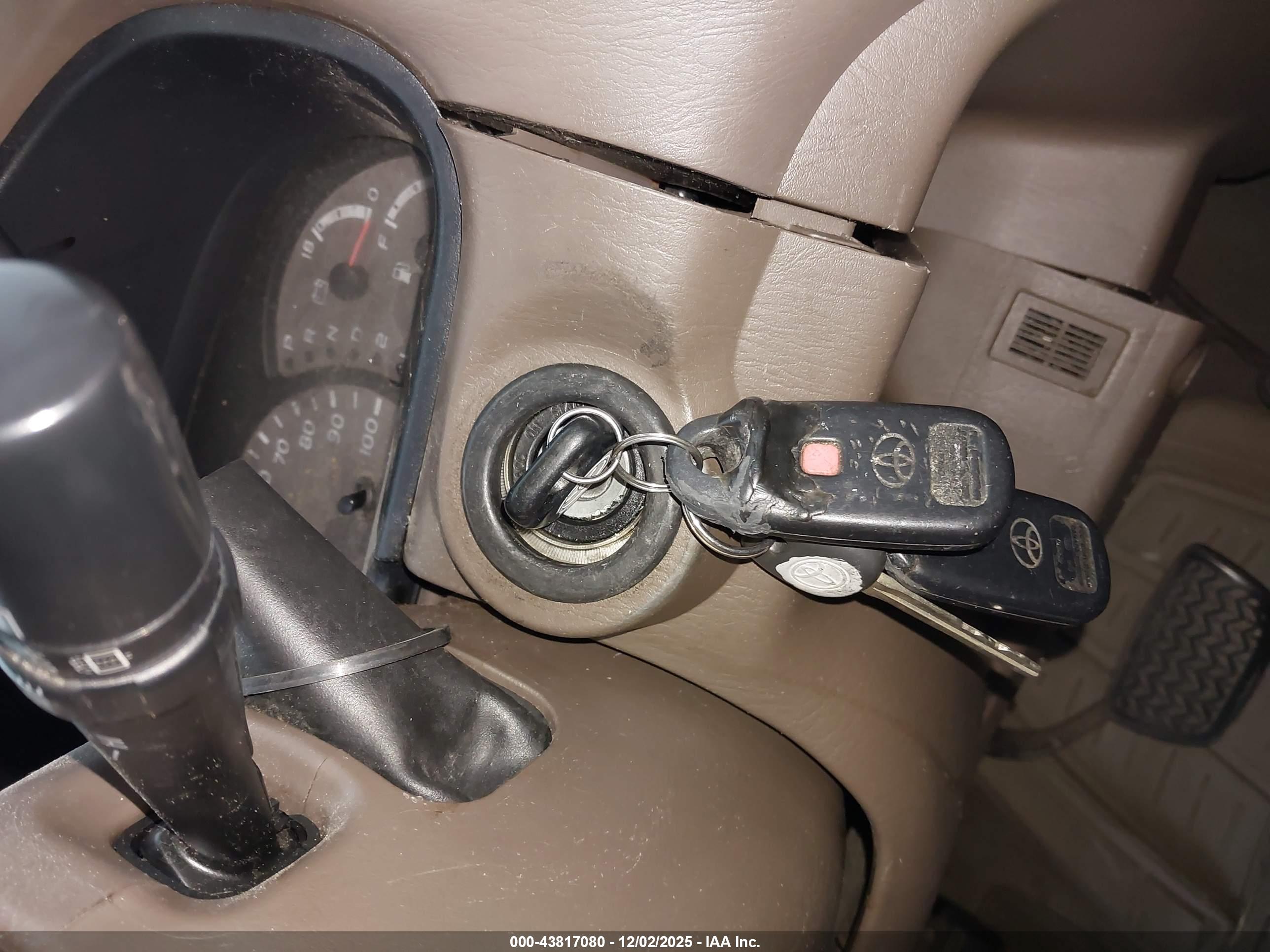 TOYOTA SEQUOIA image 11