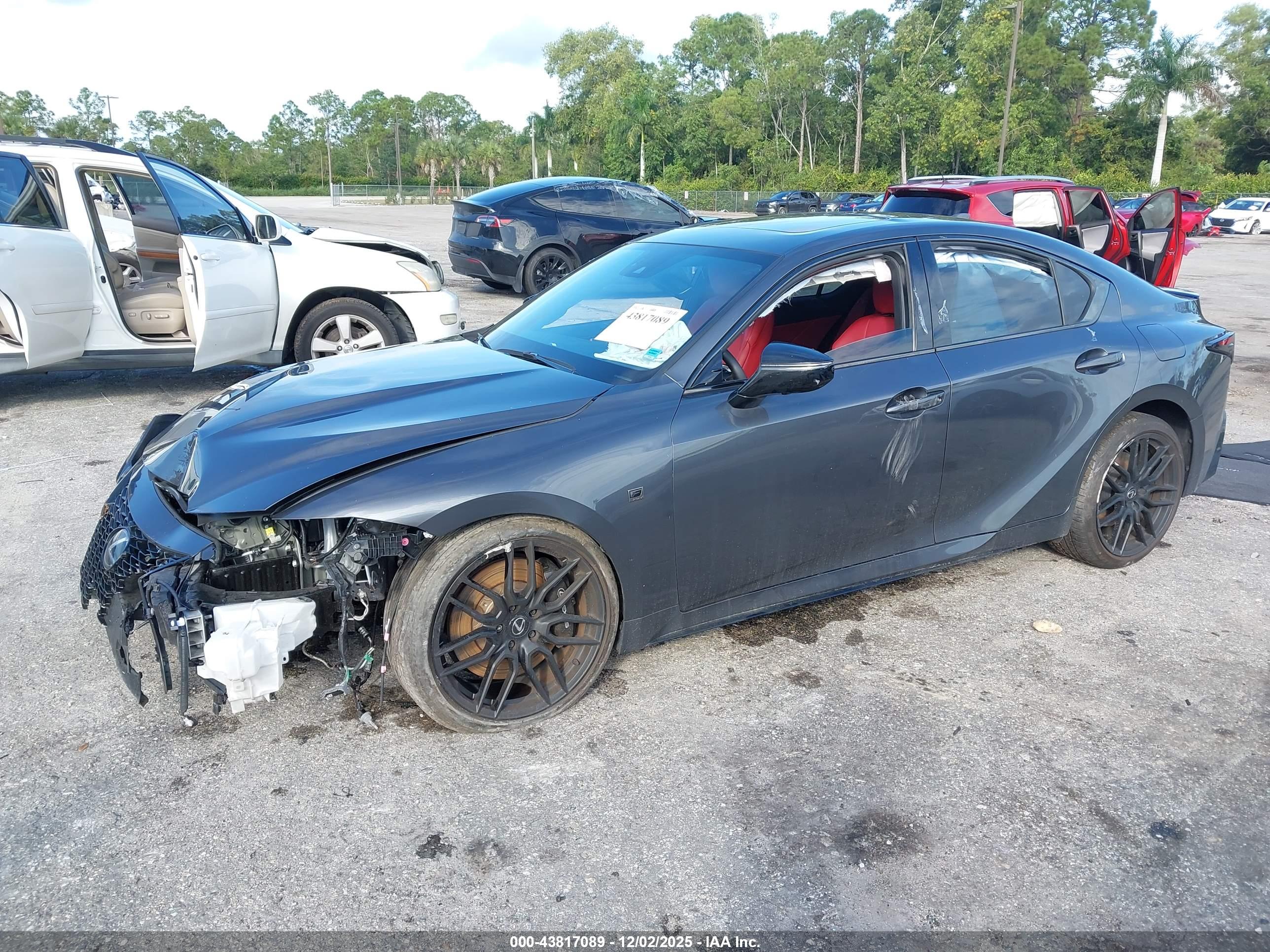 LEXUS IS image 2