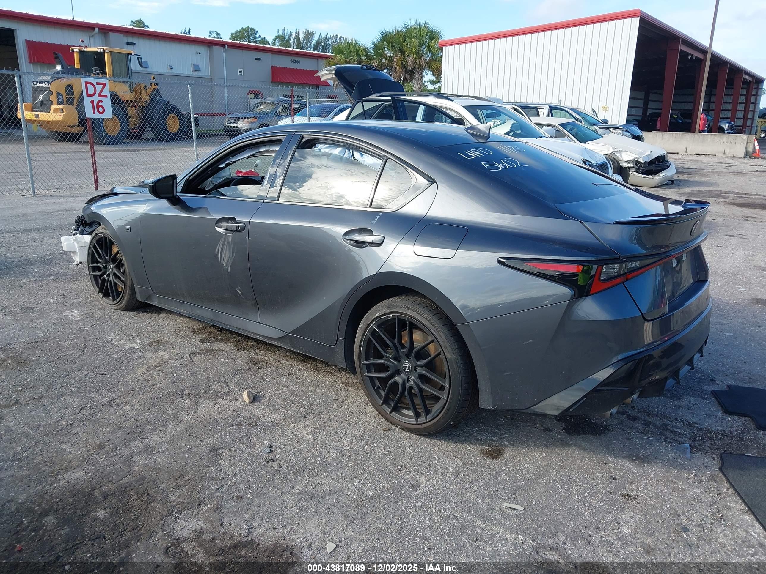 LEXUS IS image 3