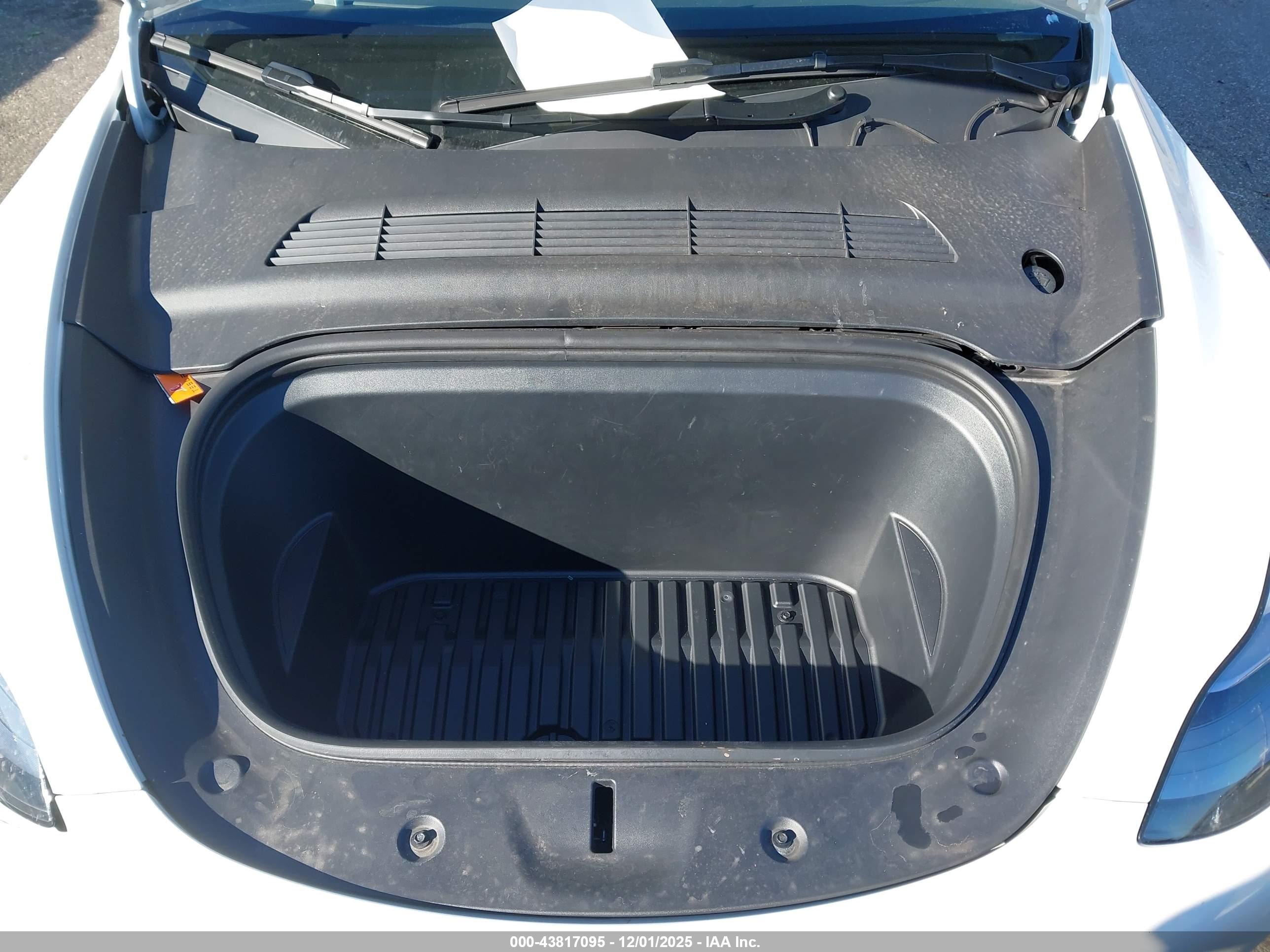 TESLA MODEL image 10