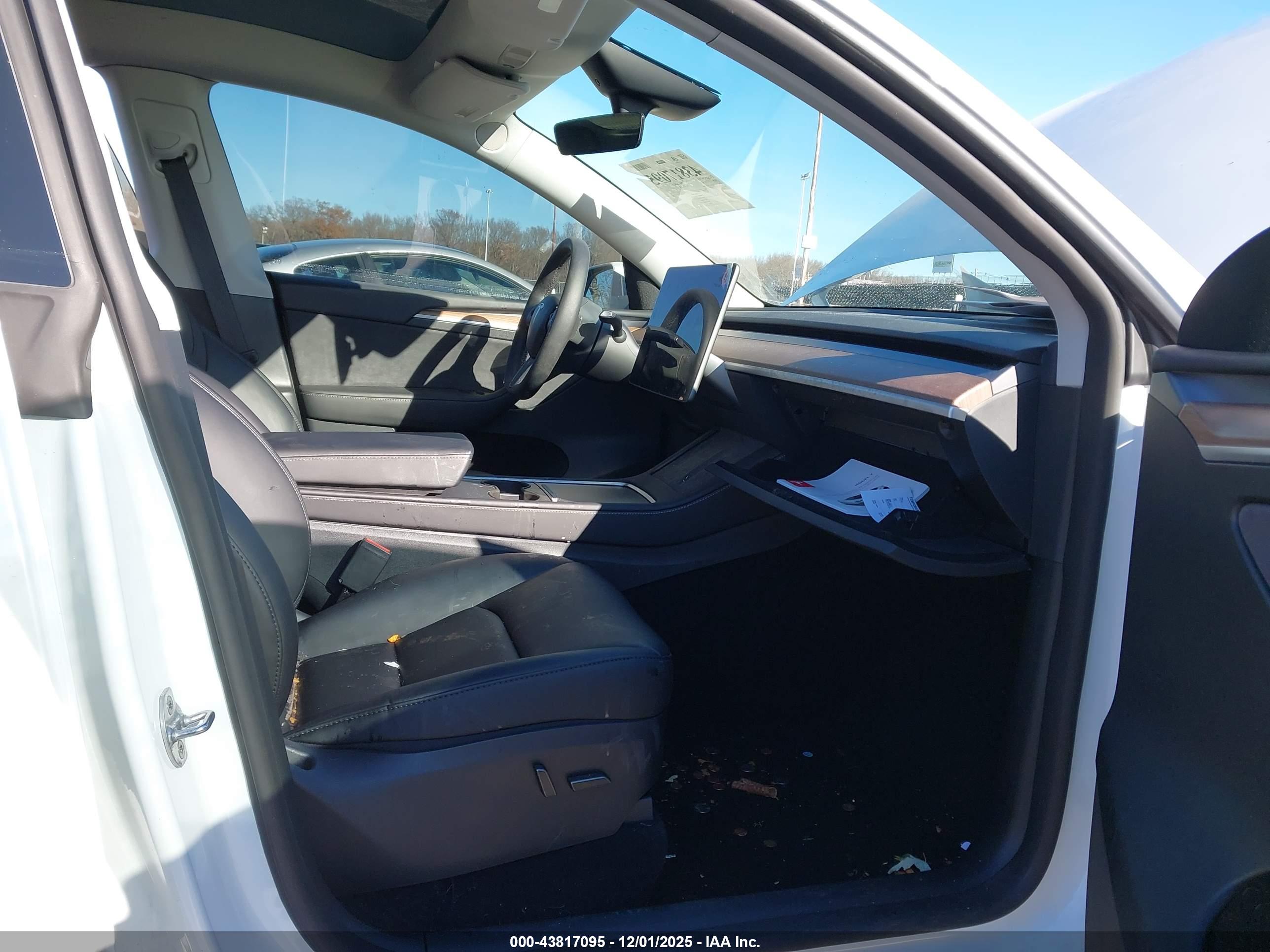 TESLA MODEL image 5