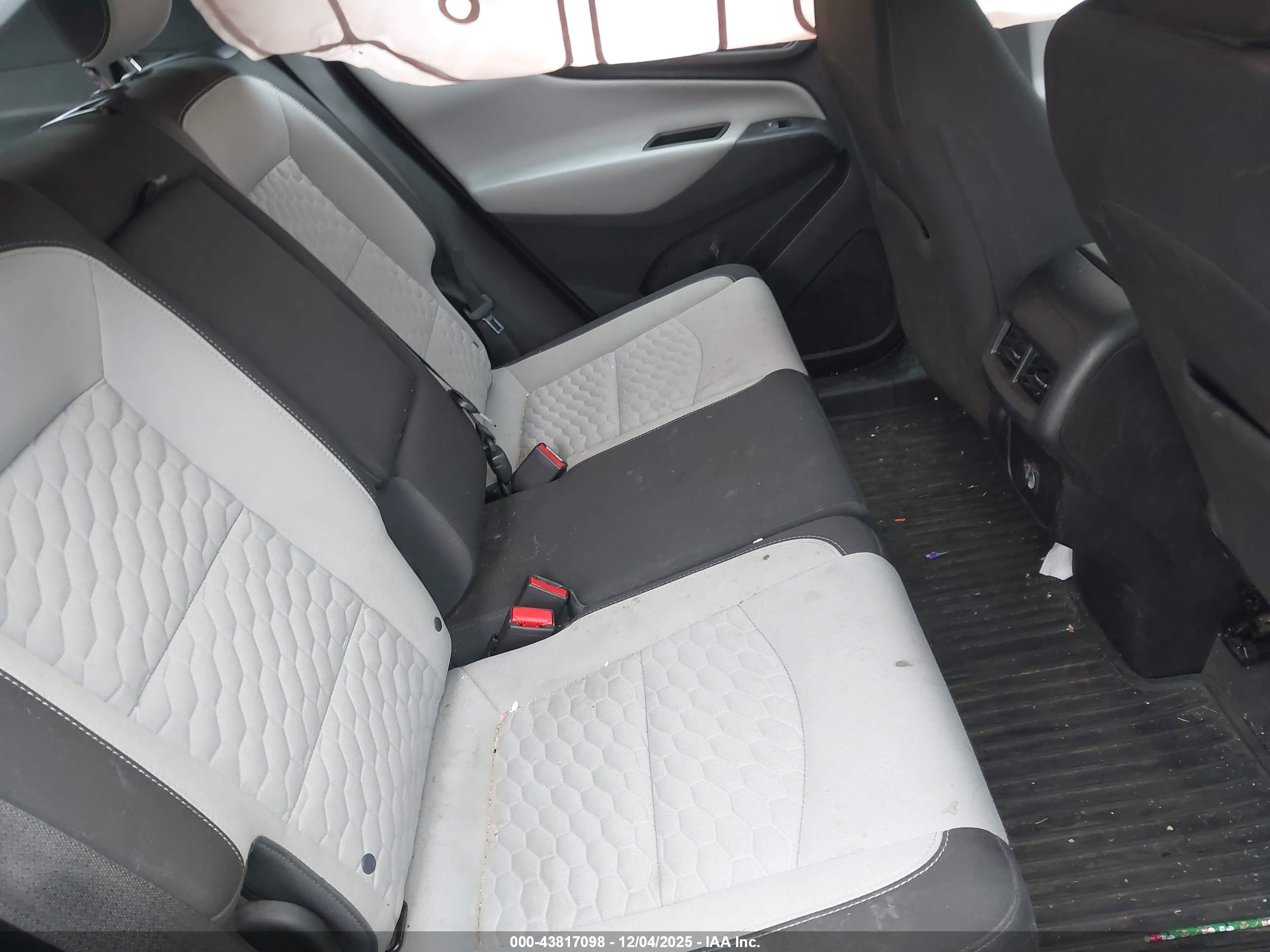 CHEVROLET EQUINOX image 8