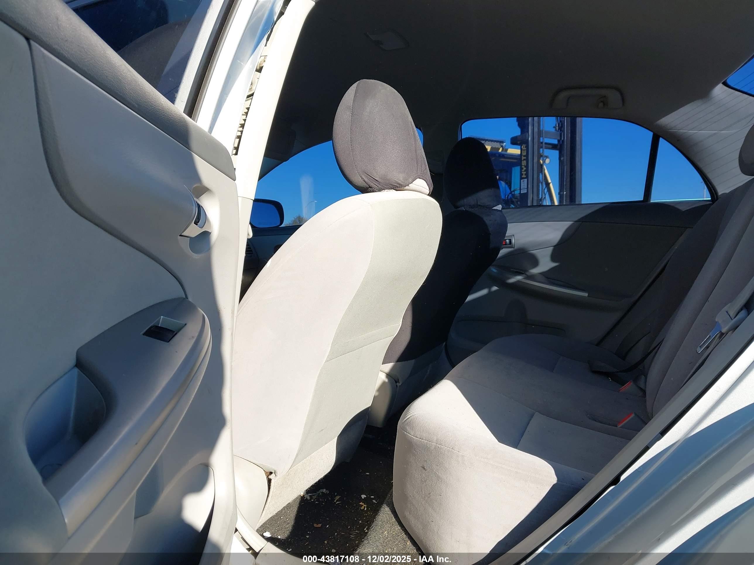 TOYOTA COROLLA image 8