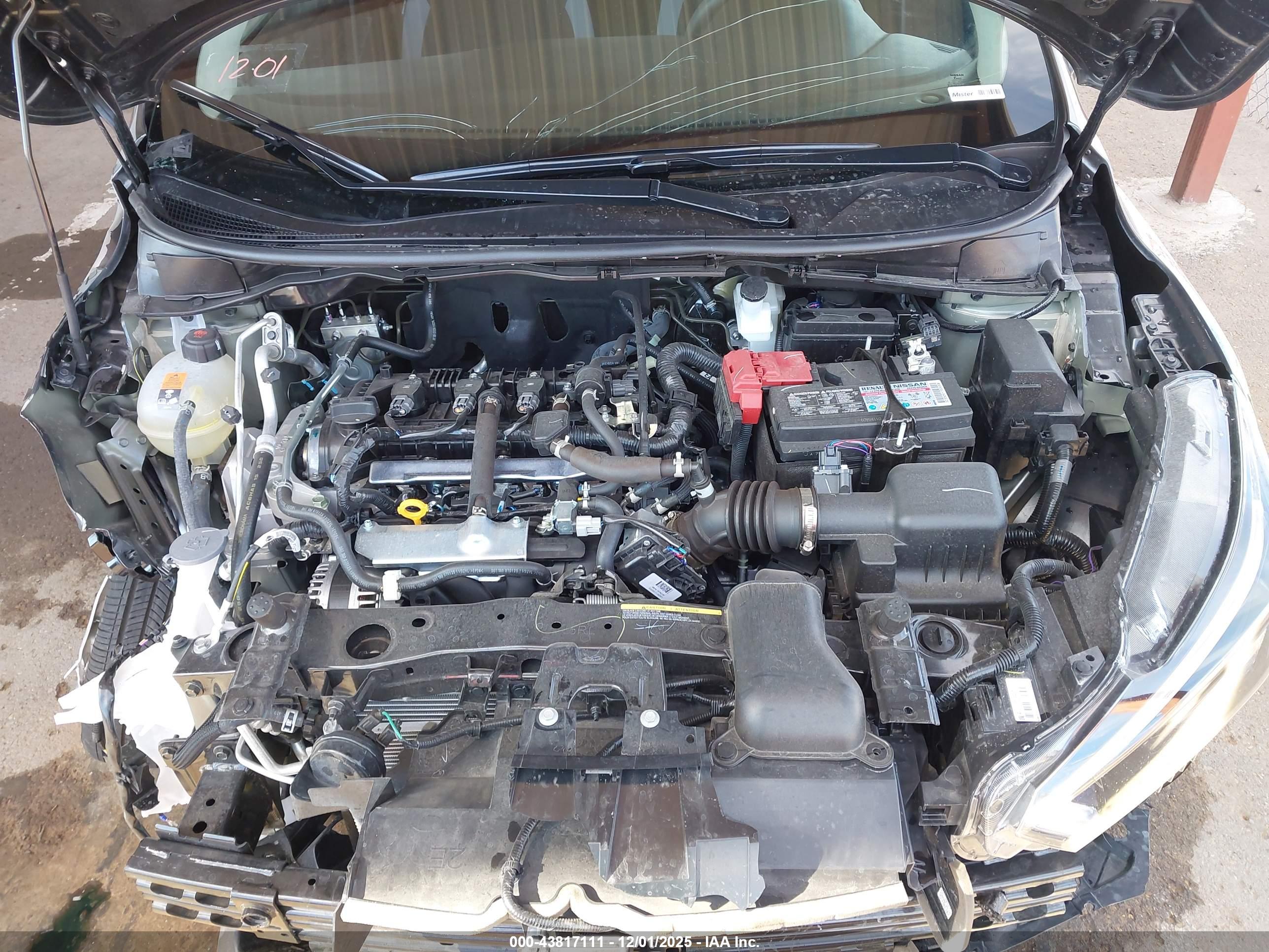 NISSAN VERSA image 10