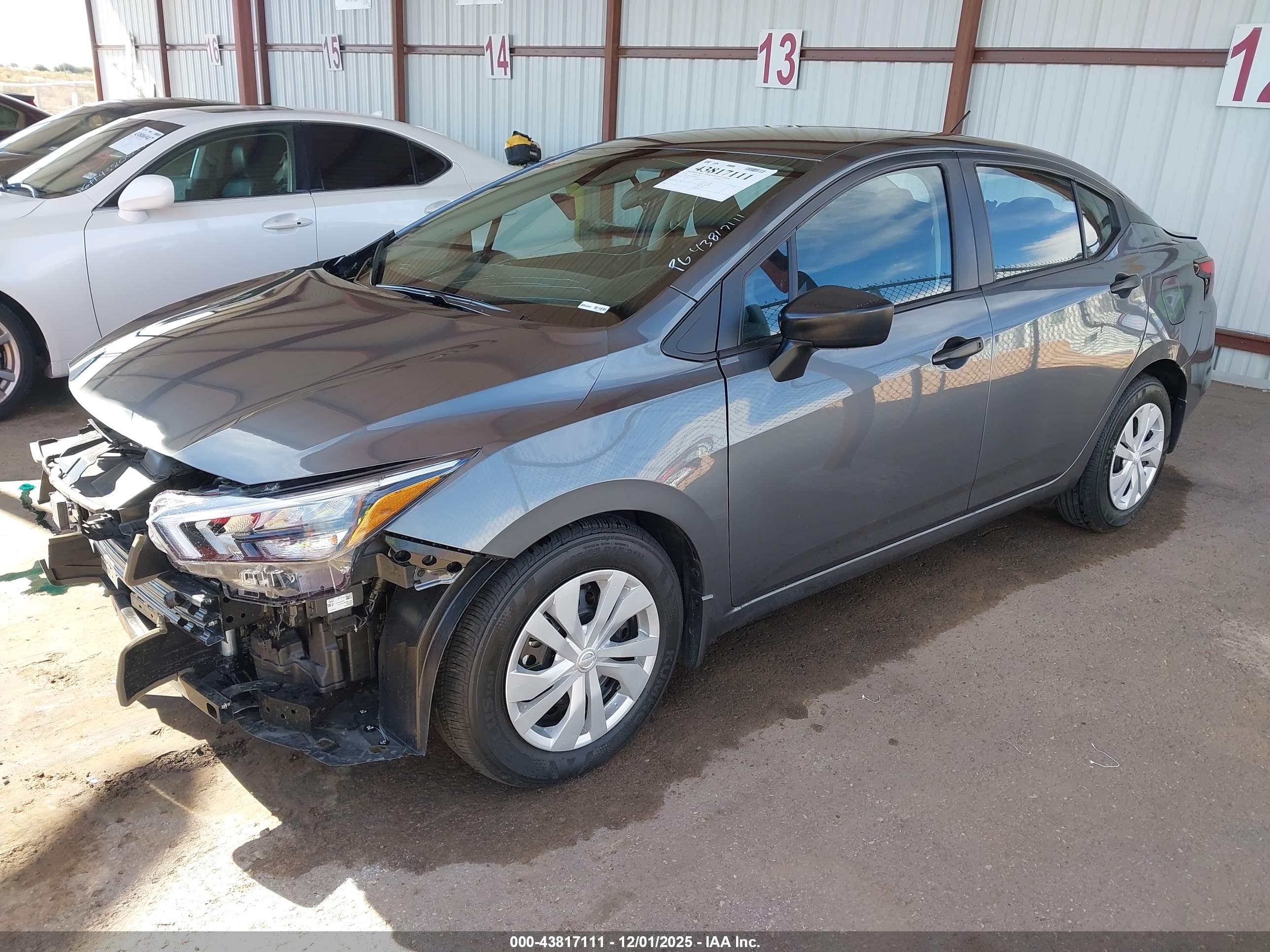 NISSAN VERSA image 2