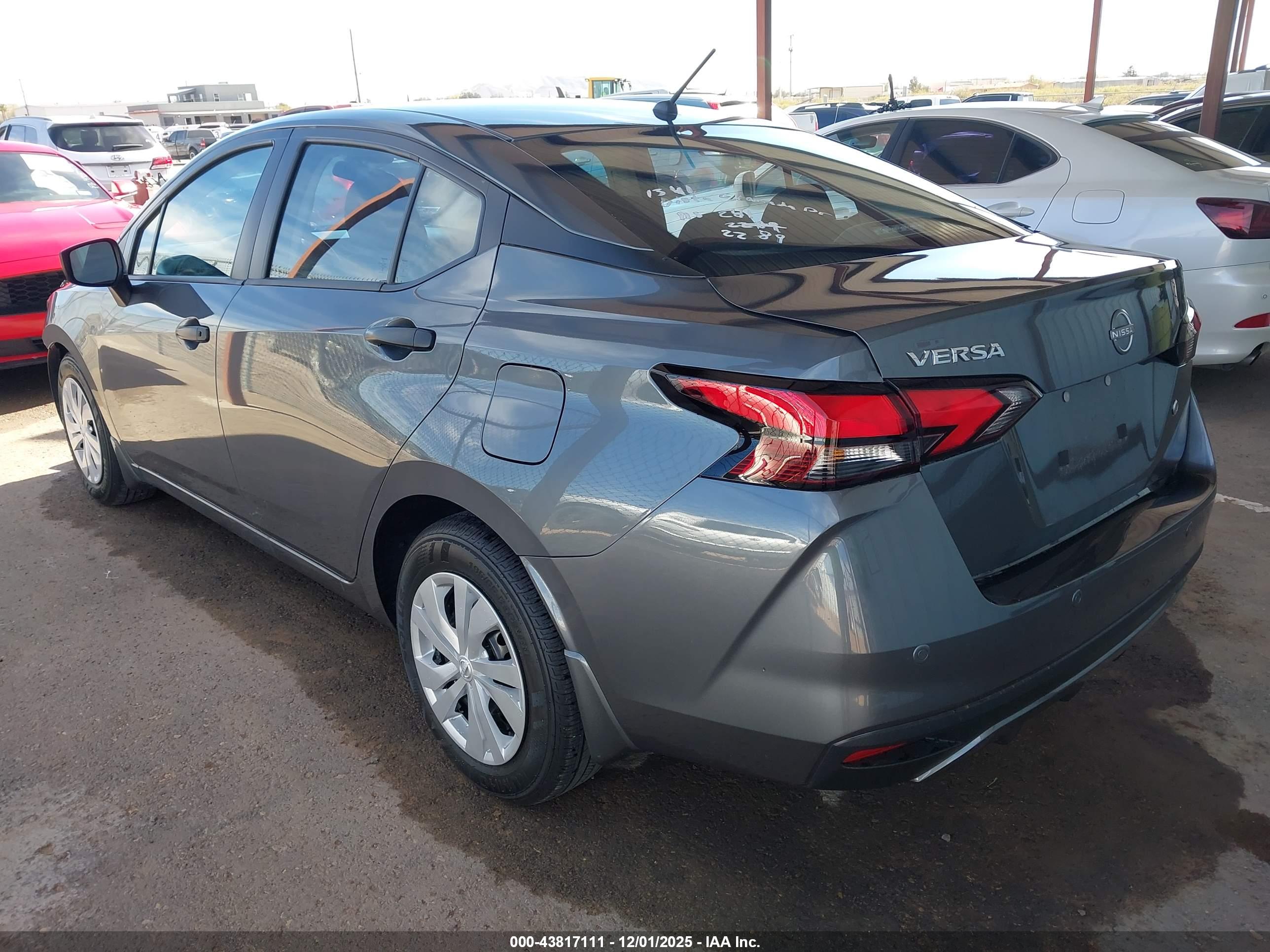 NISSAN VERSA image 3