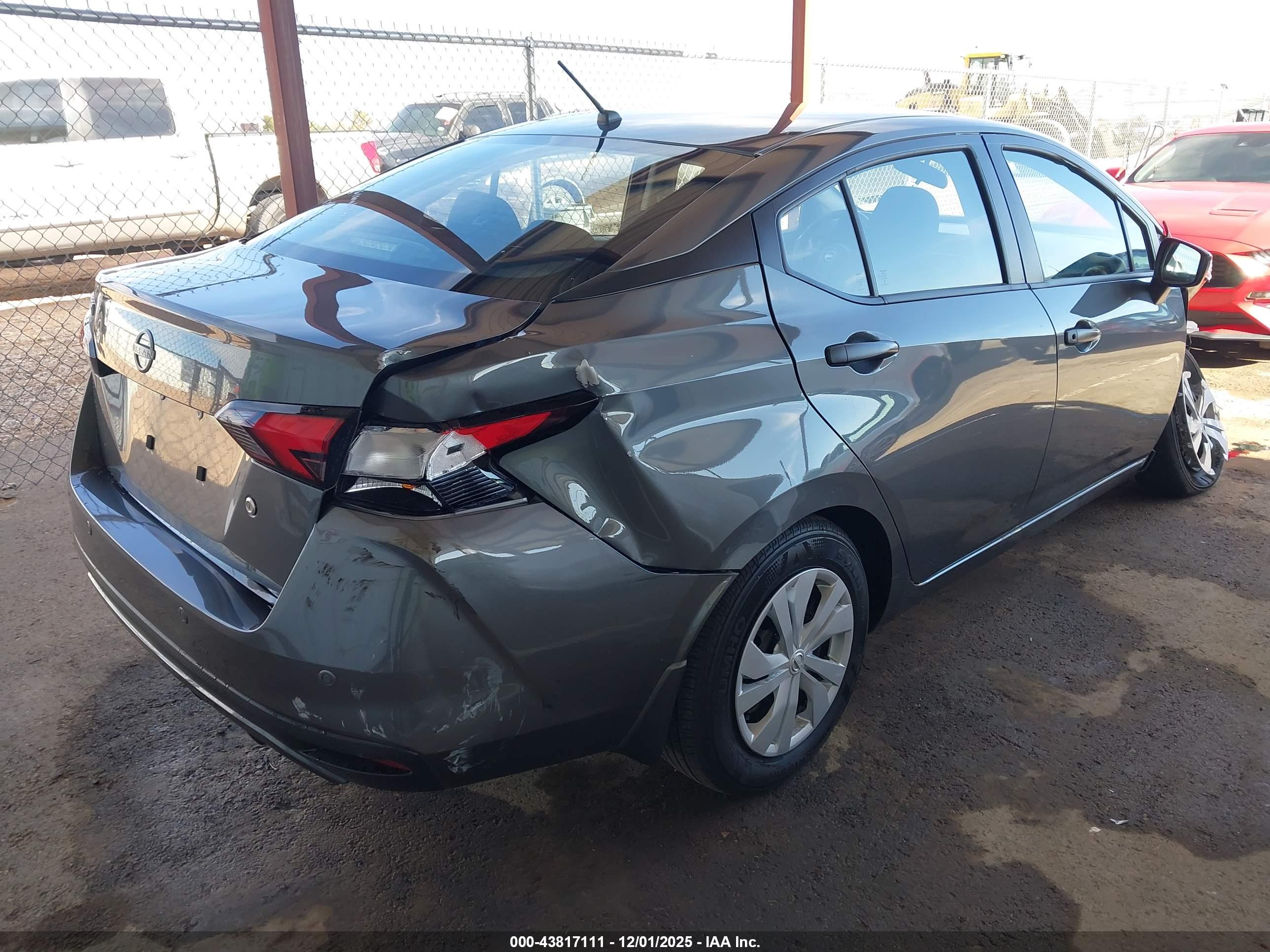 NISSAN VERSA image 4