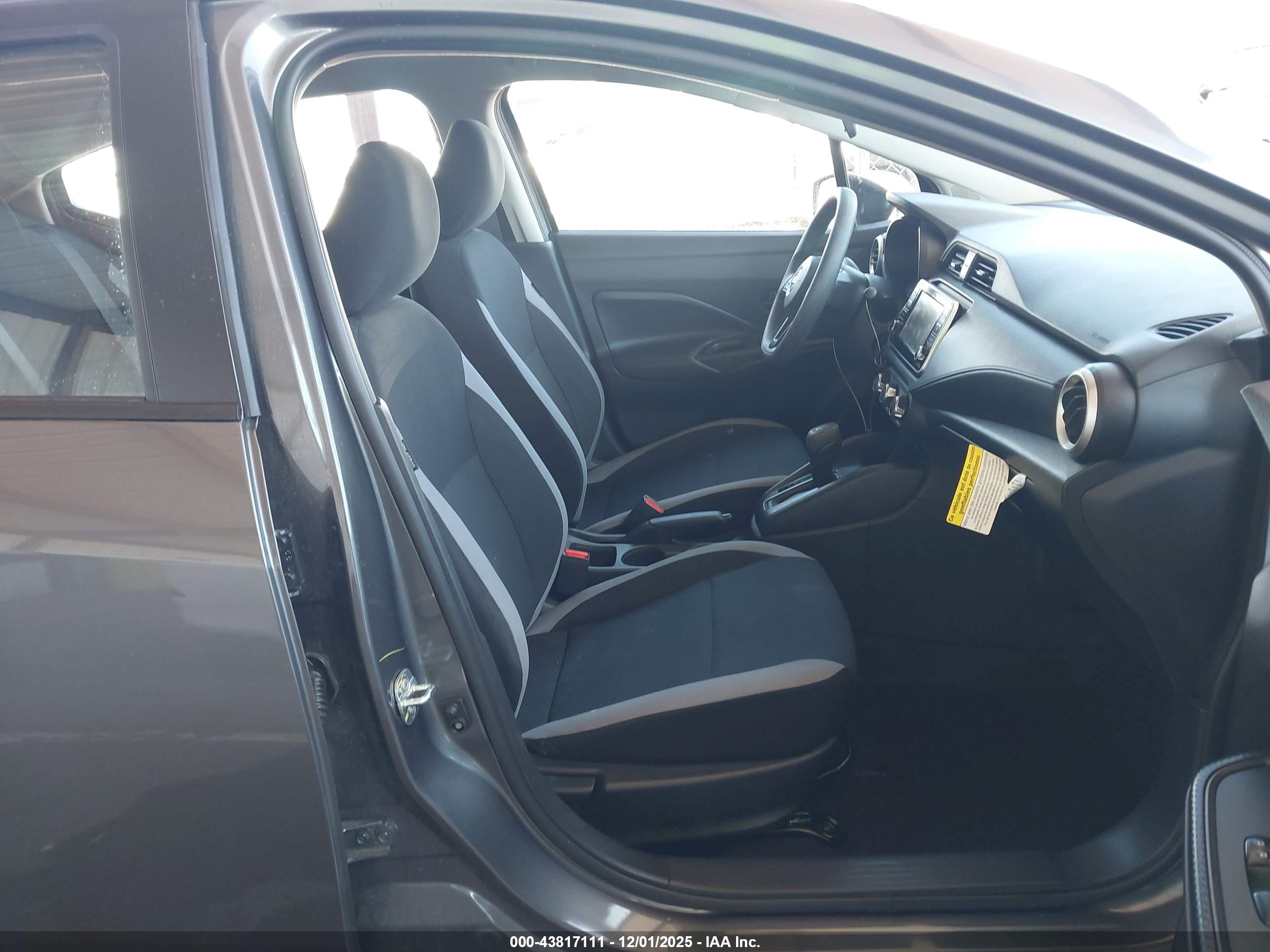 NISSAN VERSA image 5