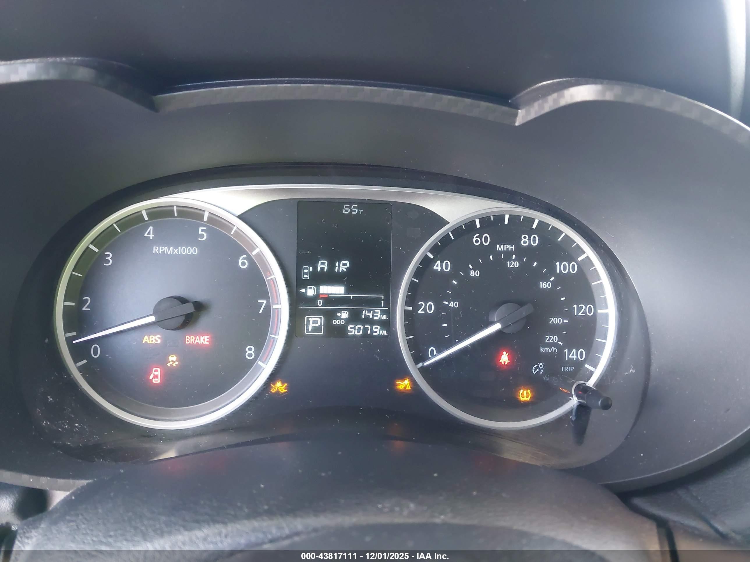 NISSAN VERSA image 7