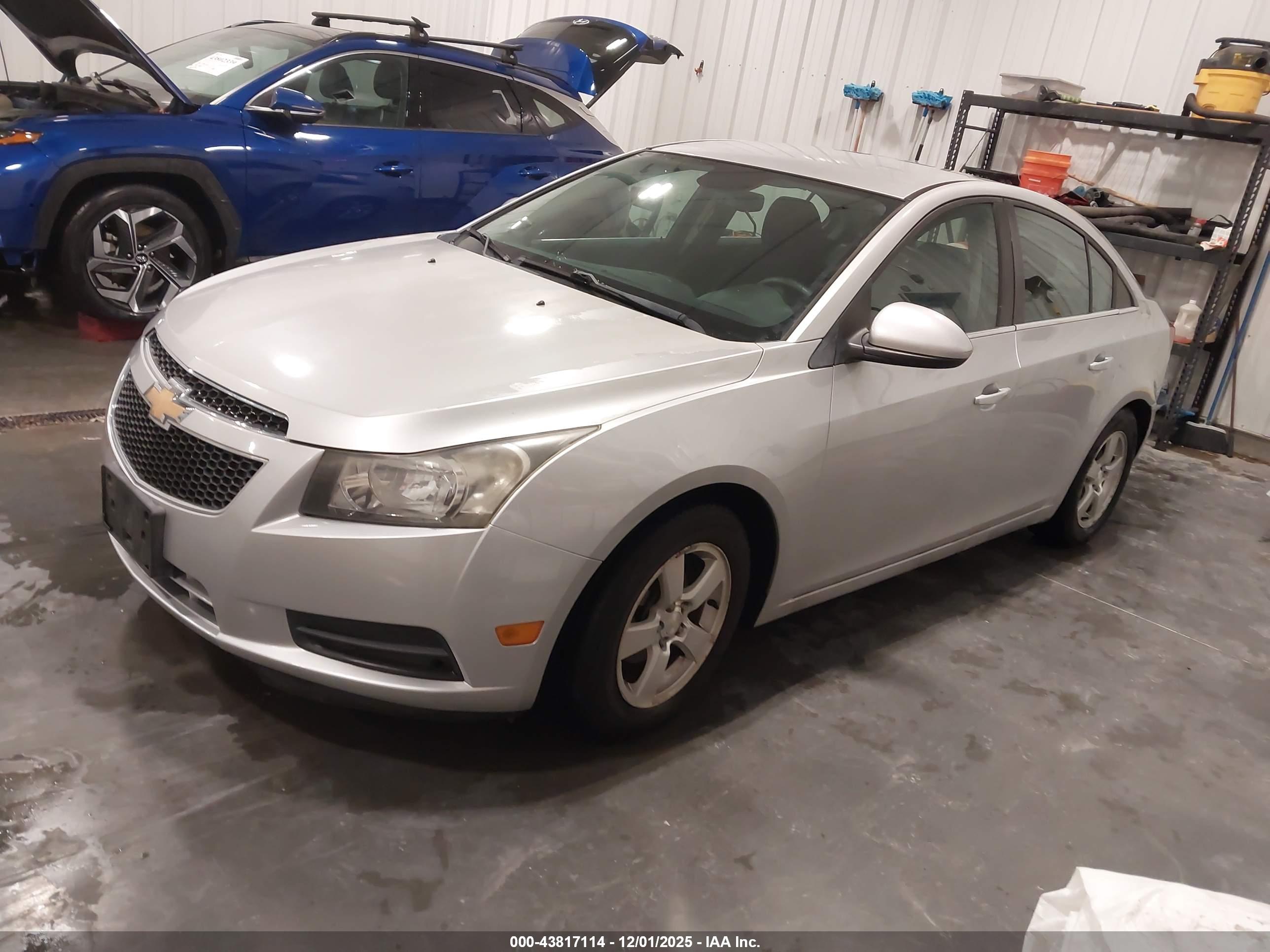 CHEVROLET CRUZE image 2