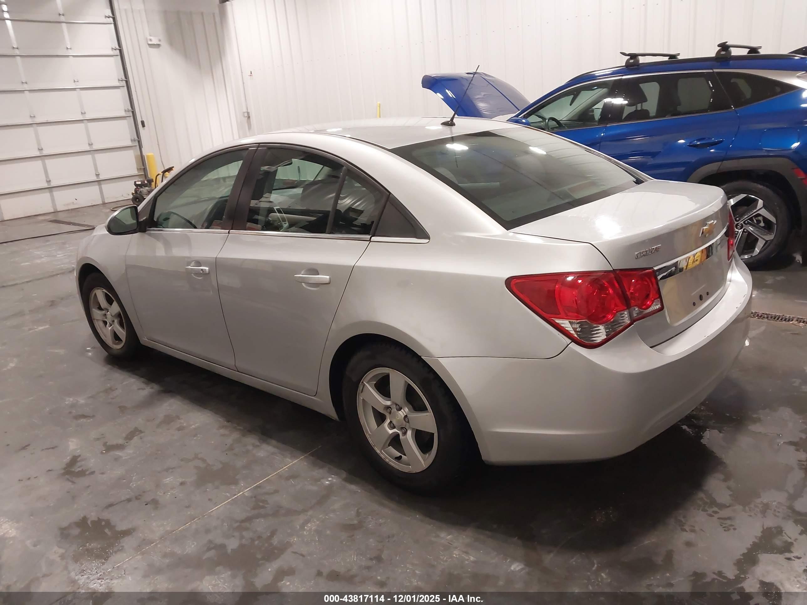 CHEVROLET CRUZE image 3