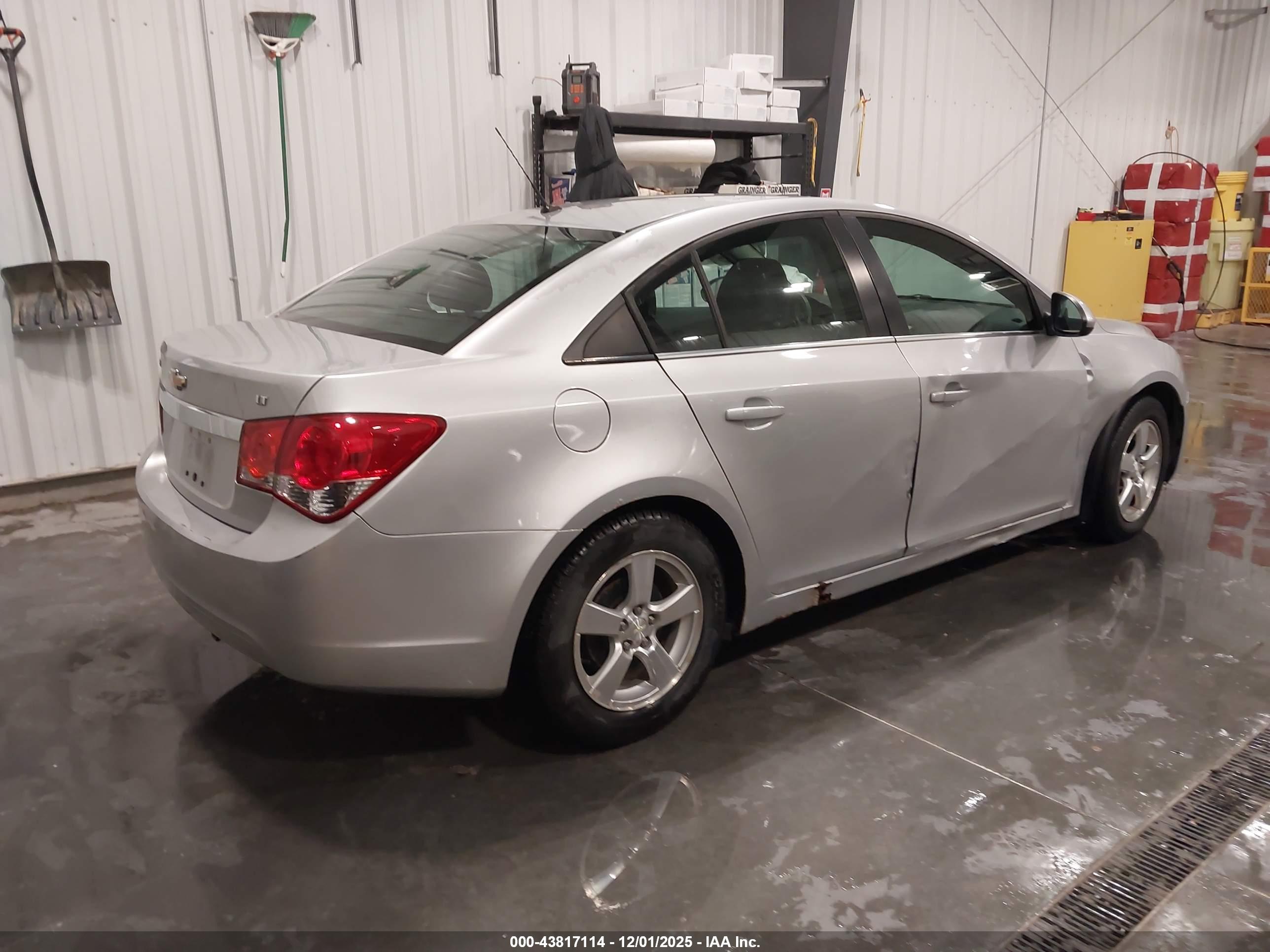 CHEVROLET CRUZE image 4