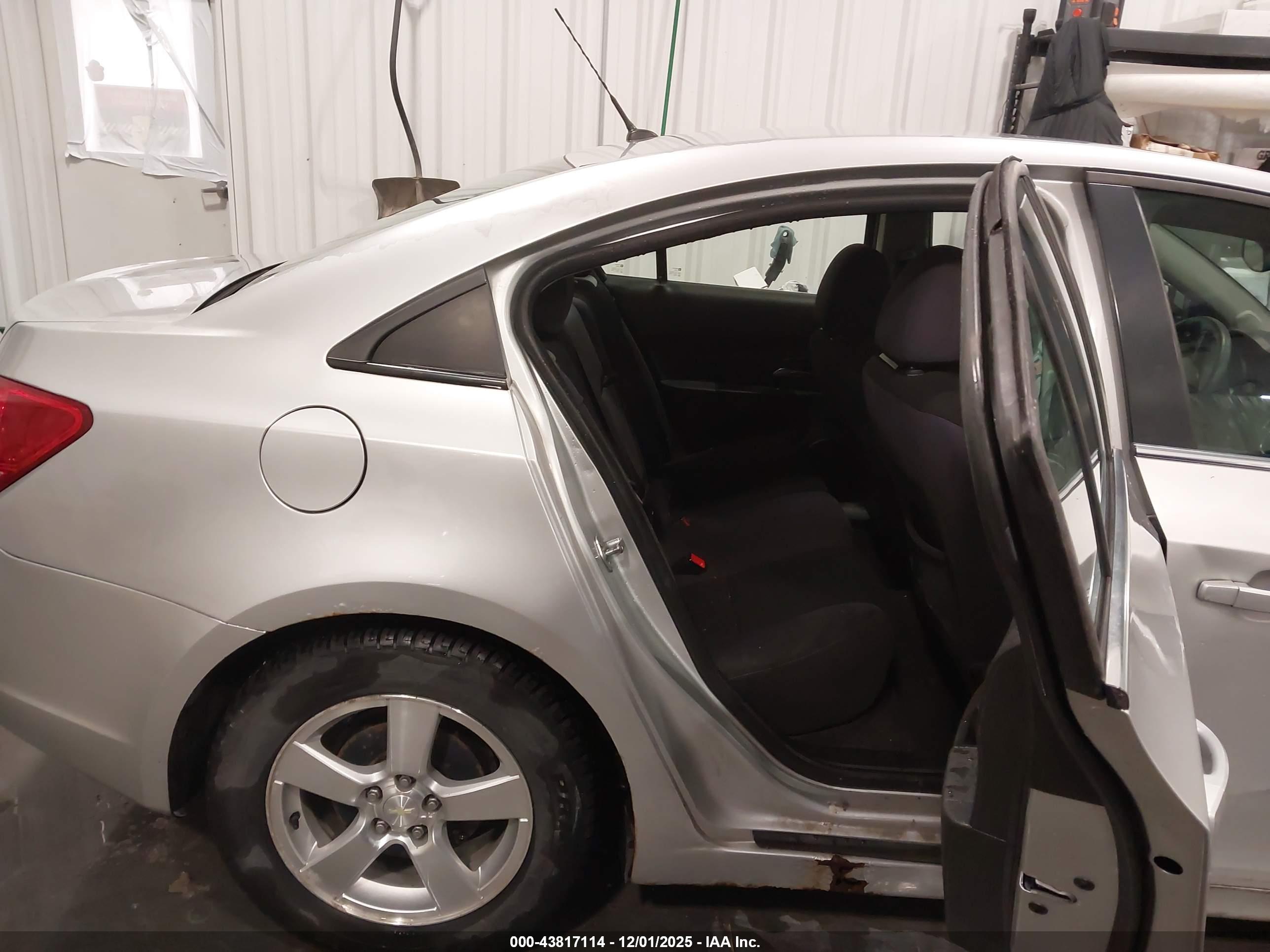 CHEVROLET CRUZE image 8