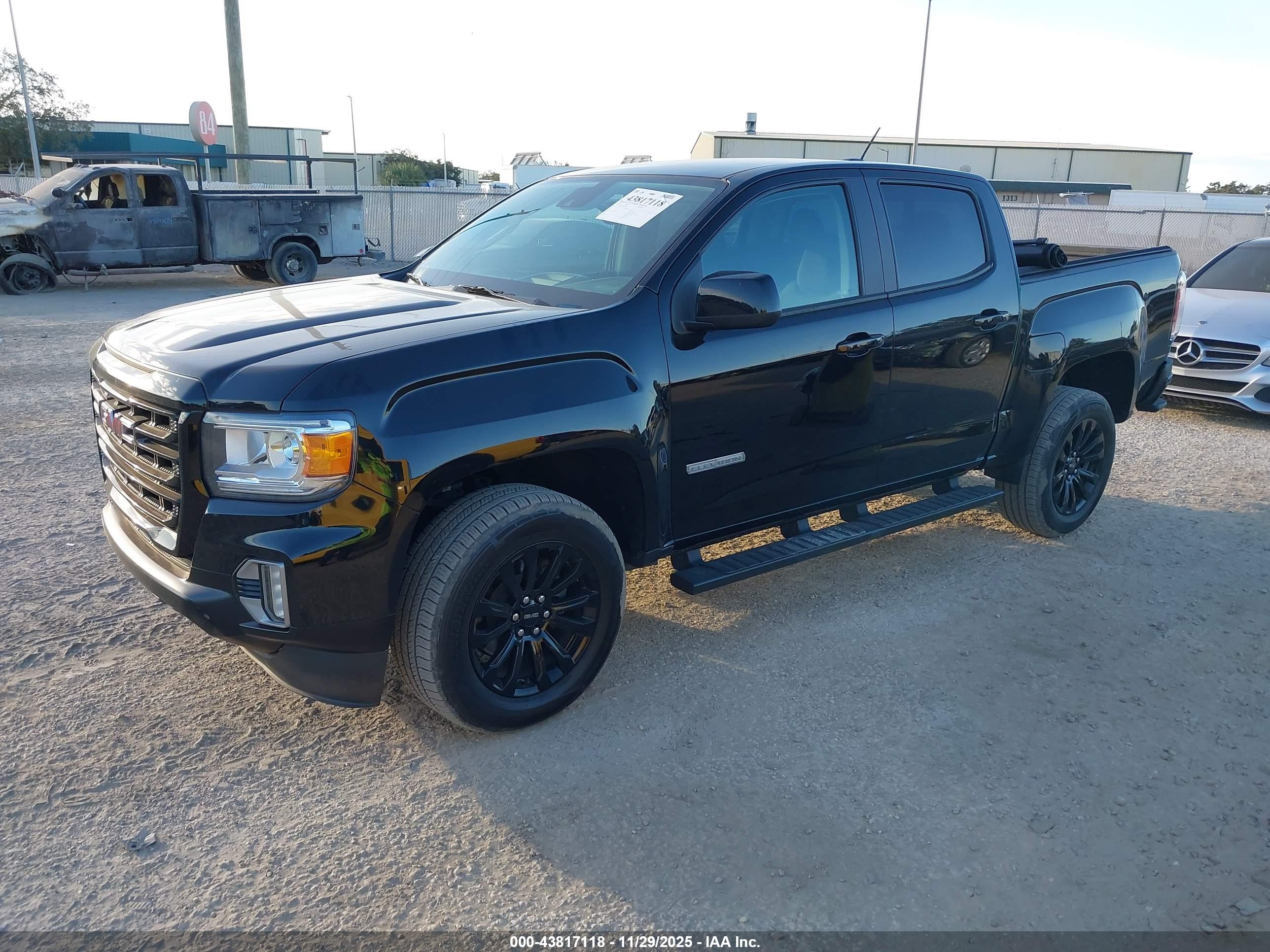 GMC CANYON image 2