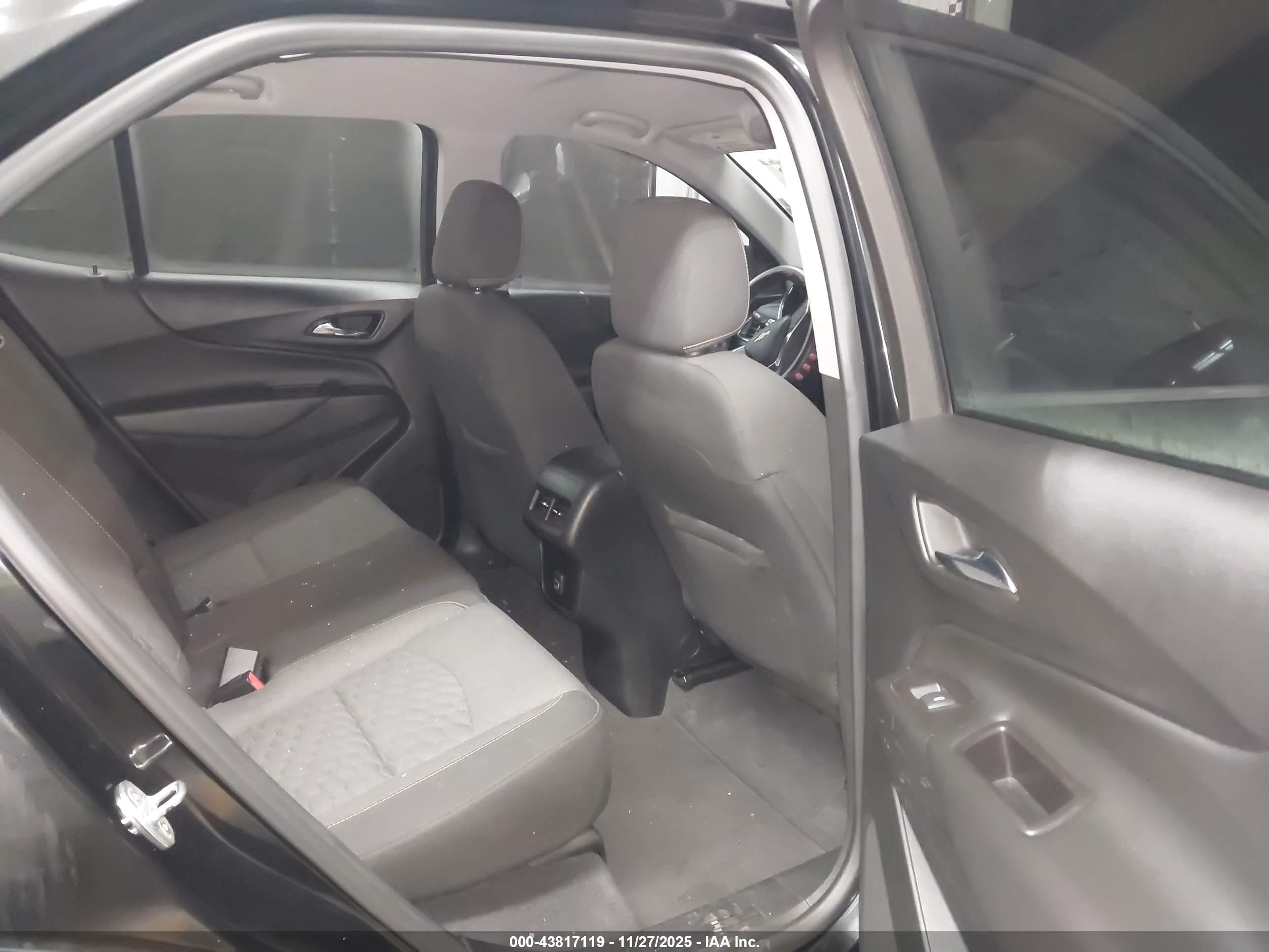 CHEVROLET EQUINOX image 8