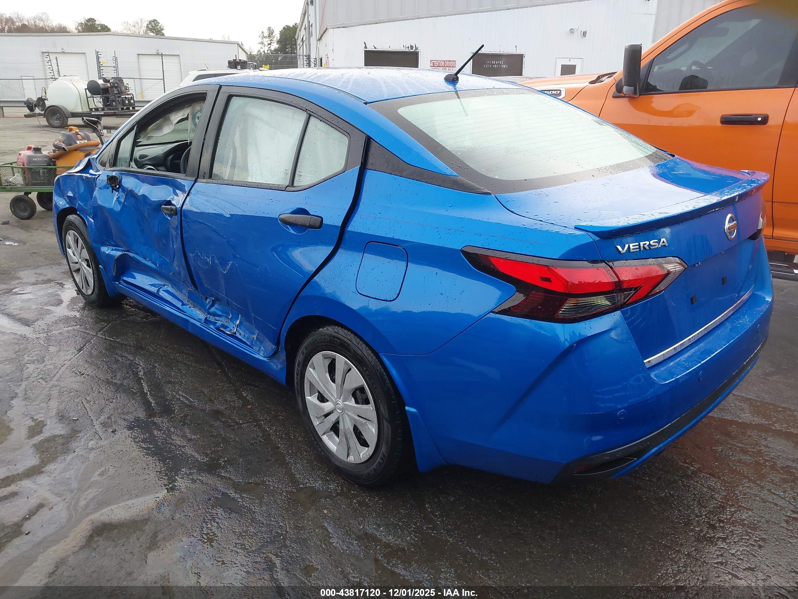 NISSAN VERSA image 3