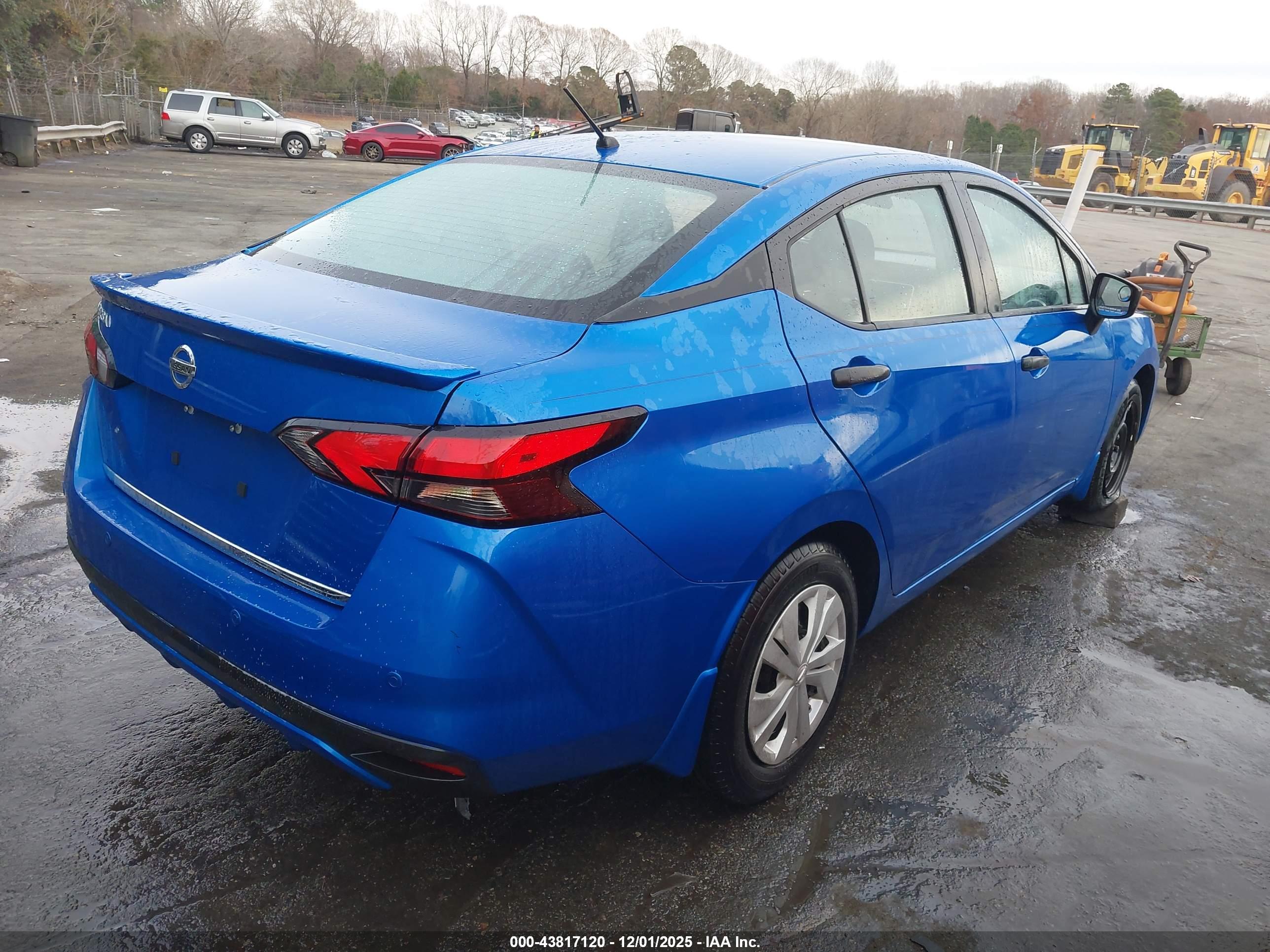 NISSAN VERSA image 4
