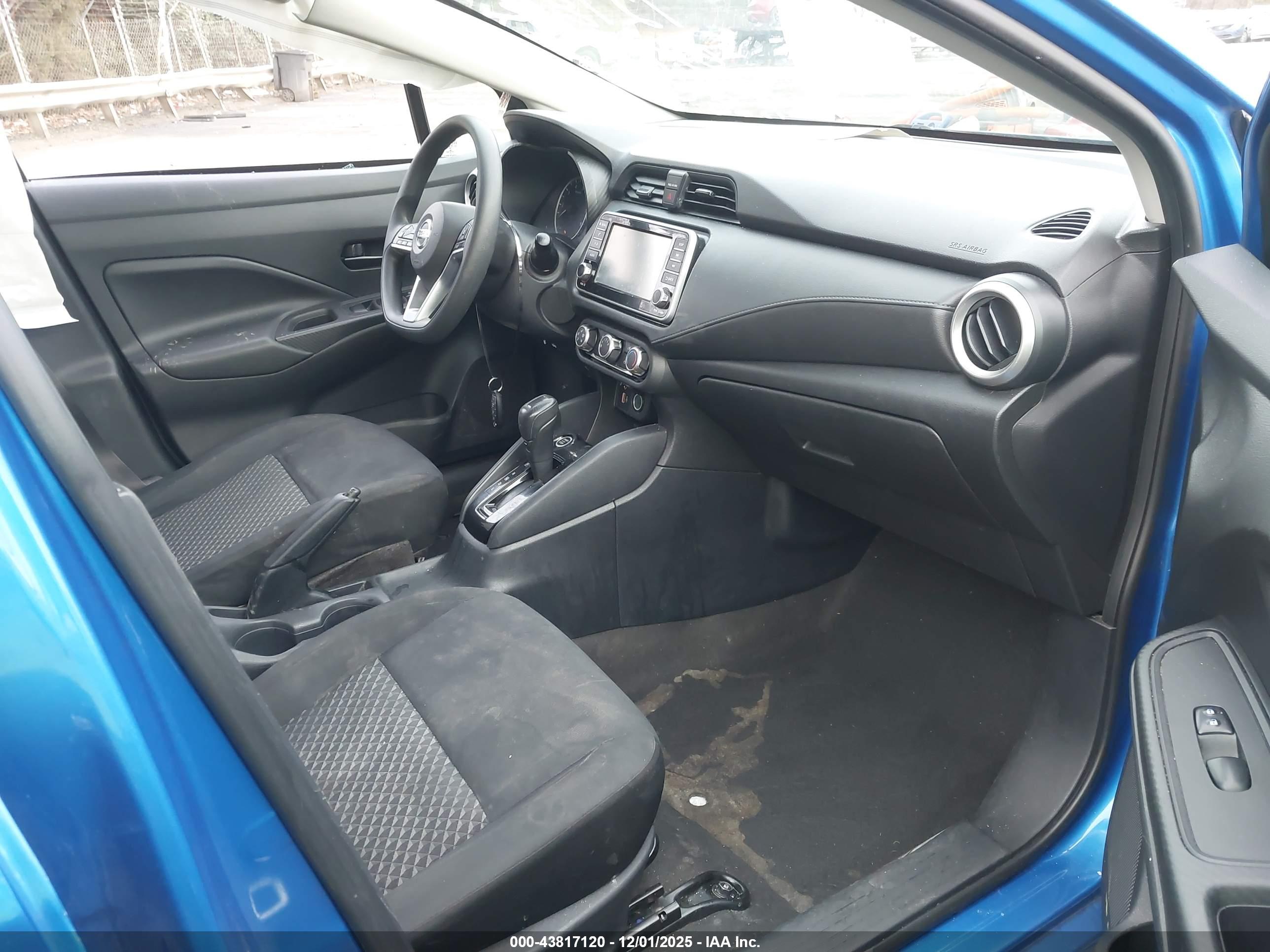 NISSAN VERSA image 5