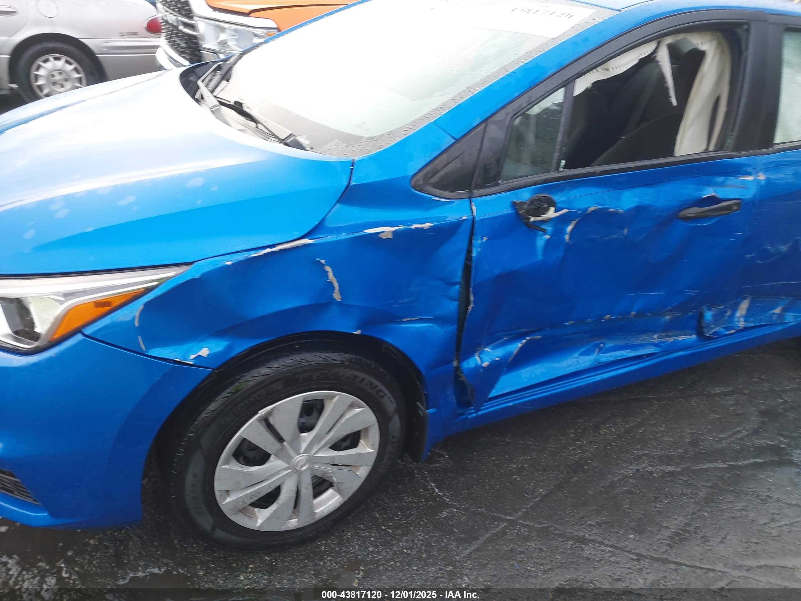 NISSAN VERSA image 6