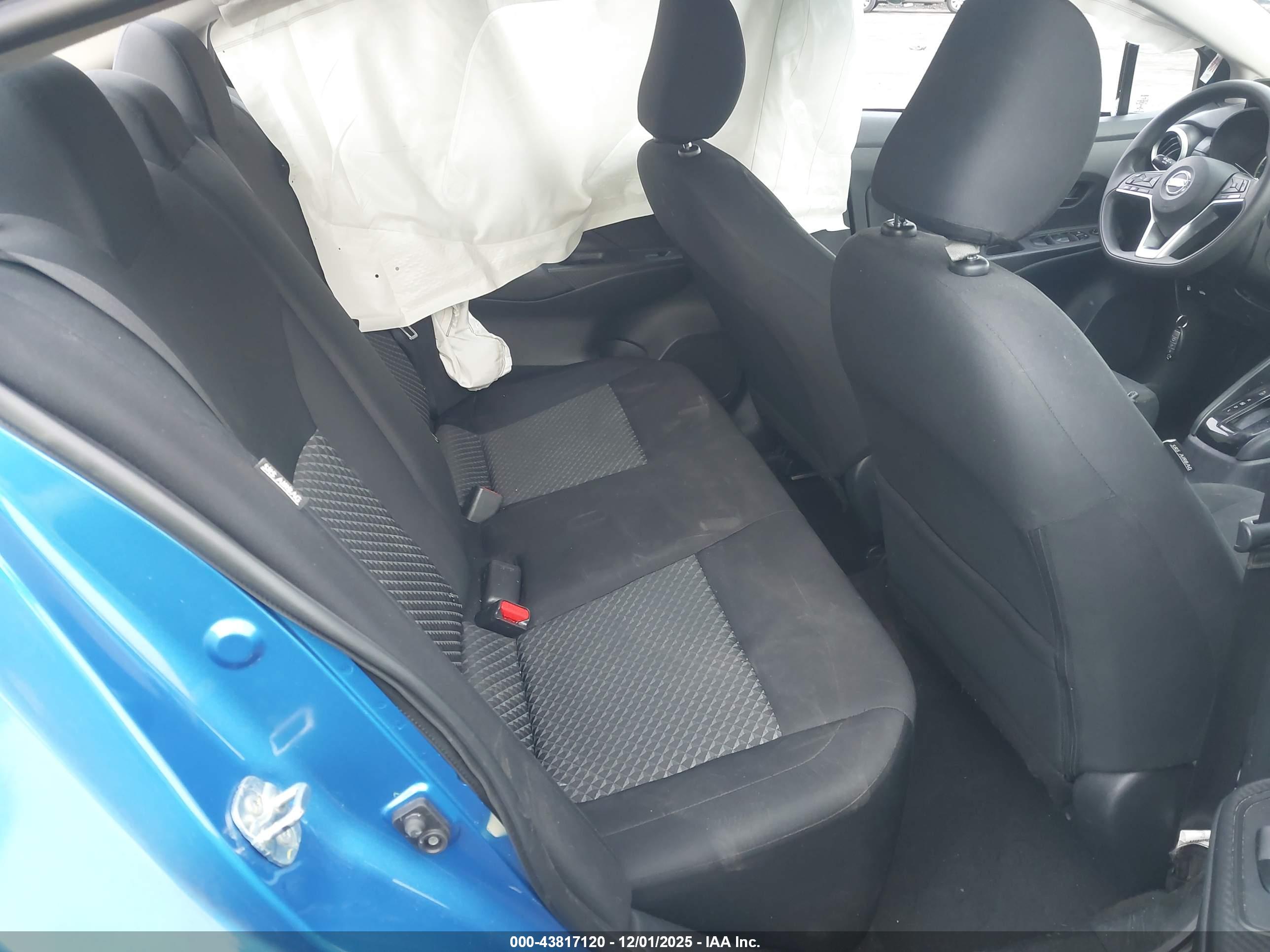 NISSAN VERSA image 8