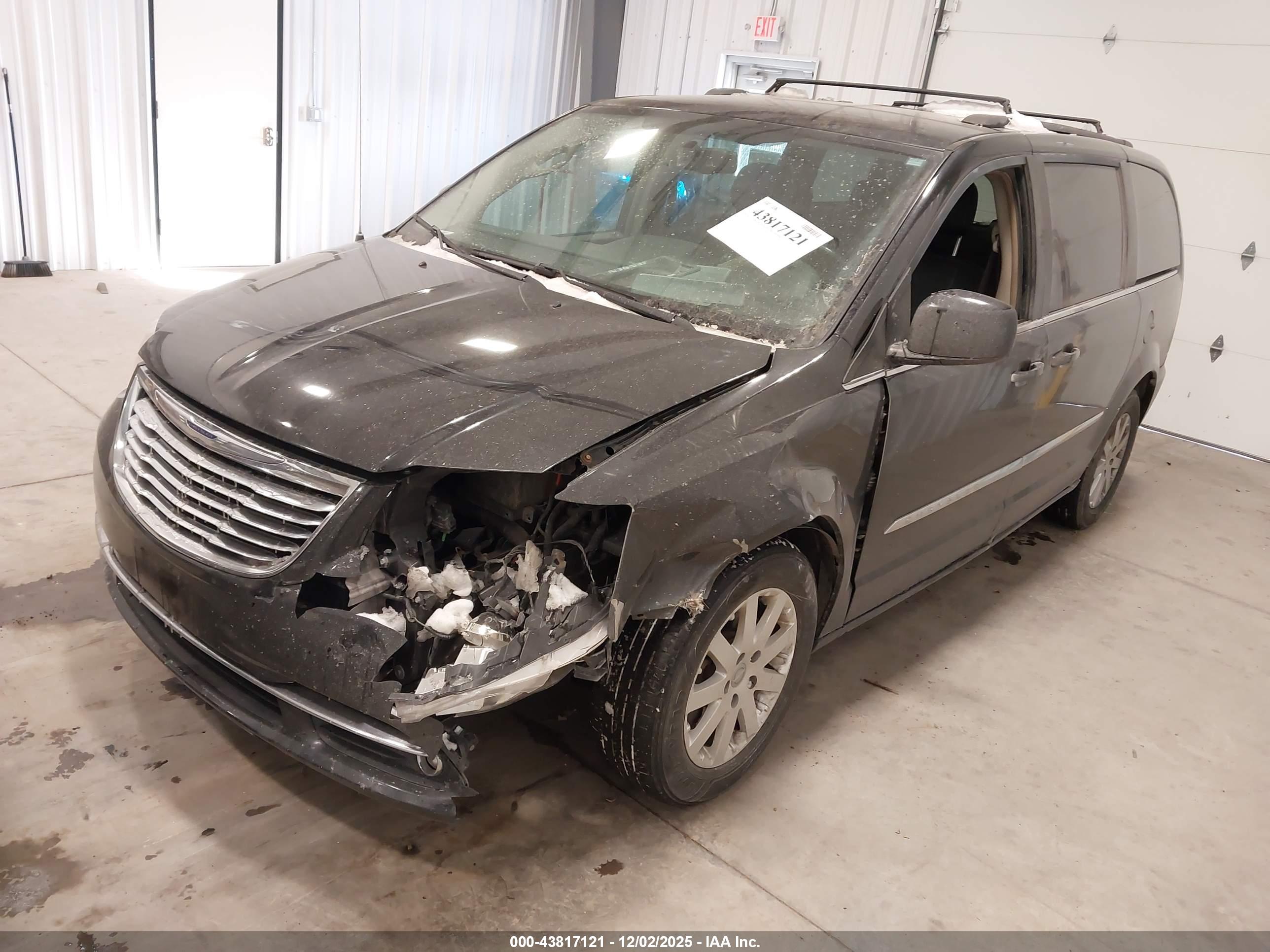 CHRYSLER TOWN image 2
