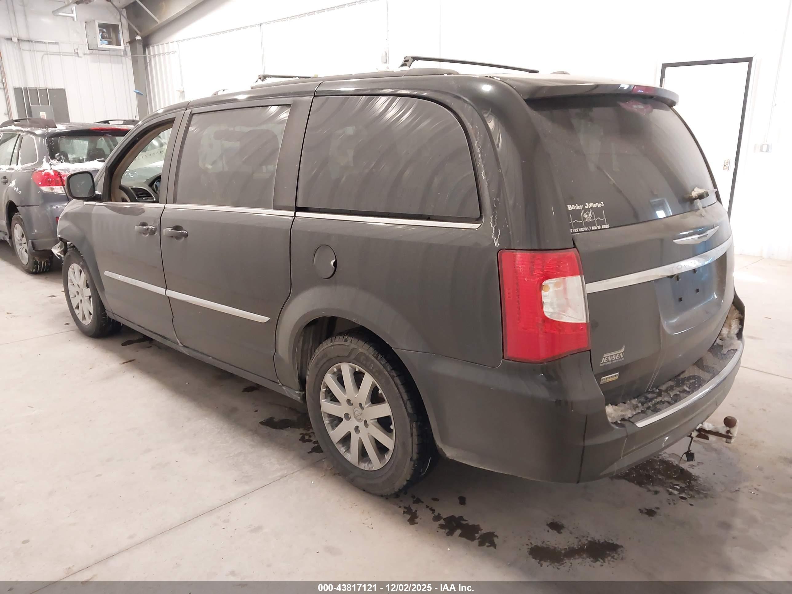 CHRYSLER TOWN image 3