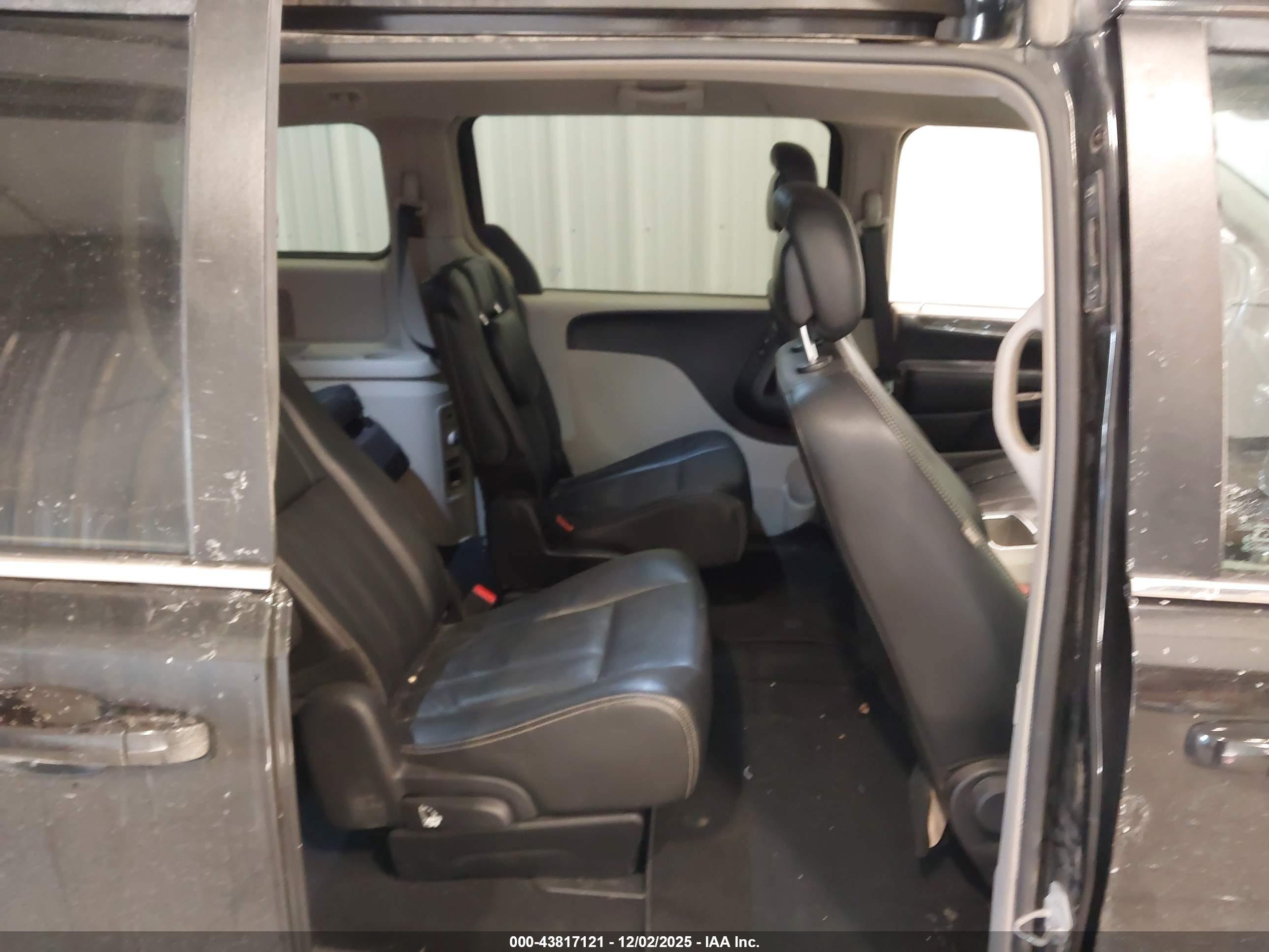 CHRYSLER TOWN image 8
