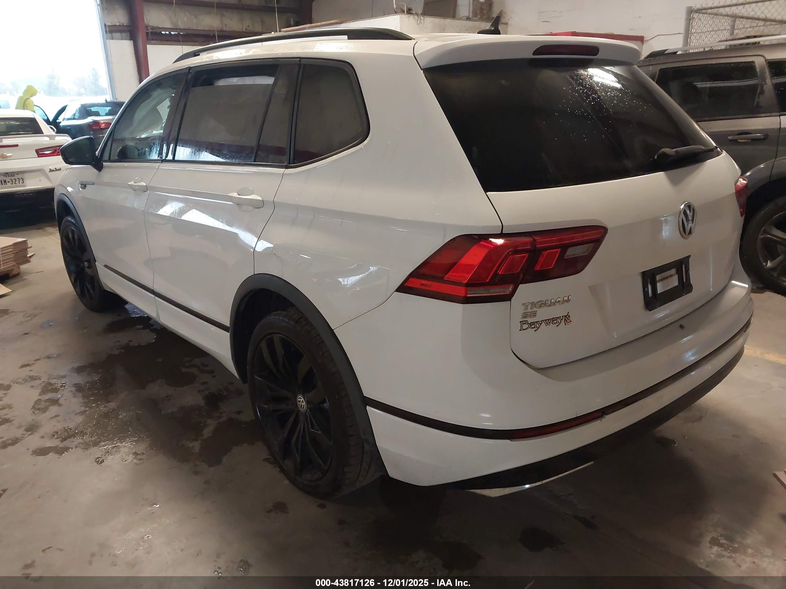 VOLKSWAGEN TIGUAN image 3