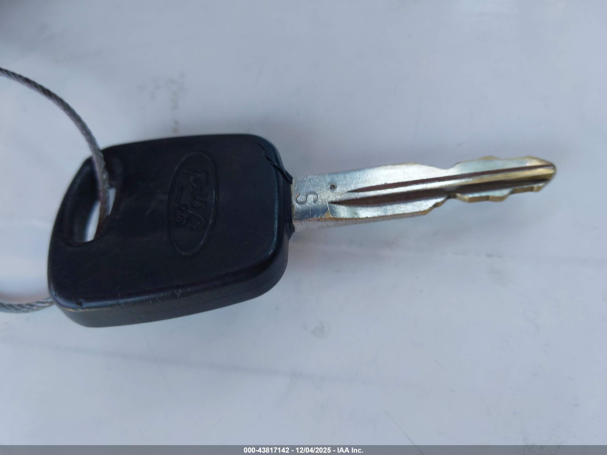 FORD EXPLORER image 11